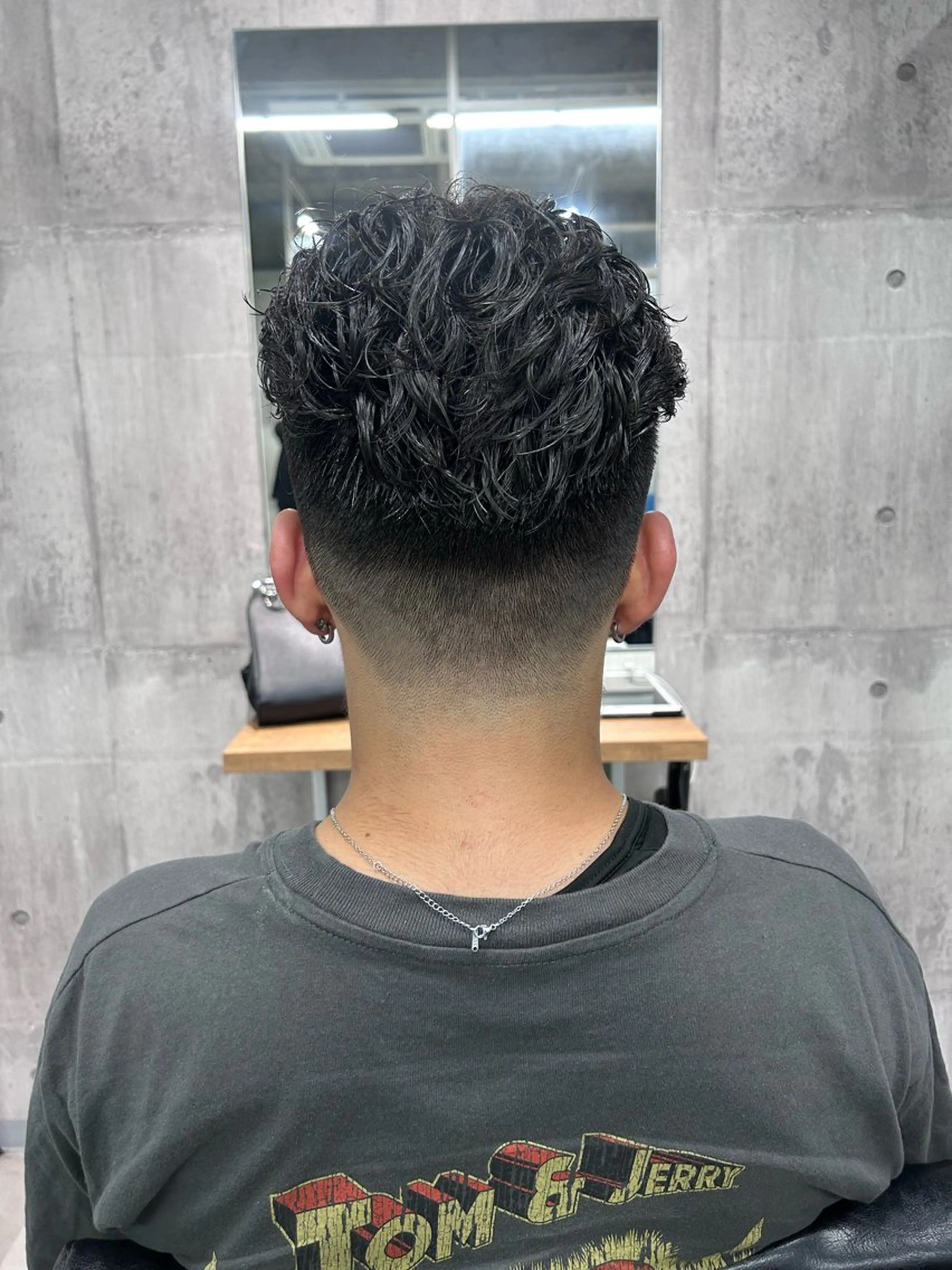 ショート パーマ メンズ メンズバレイヤージュ メンズブリーチ メンズハイライト メンズインナーカラー メンズパーマ カット パーマ ヘッドスパ newi赤羽 ✂️KEN✂️のヘアスタイル