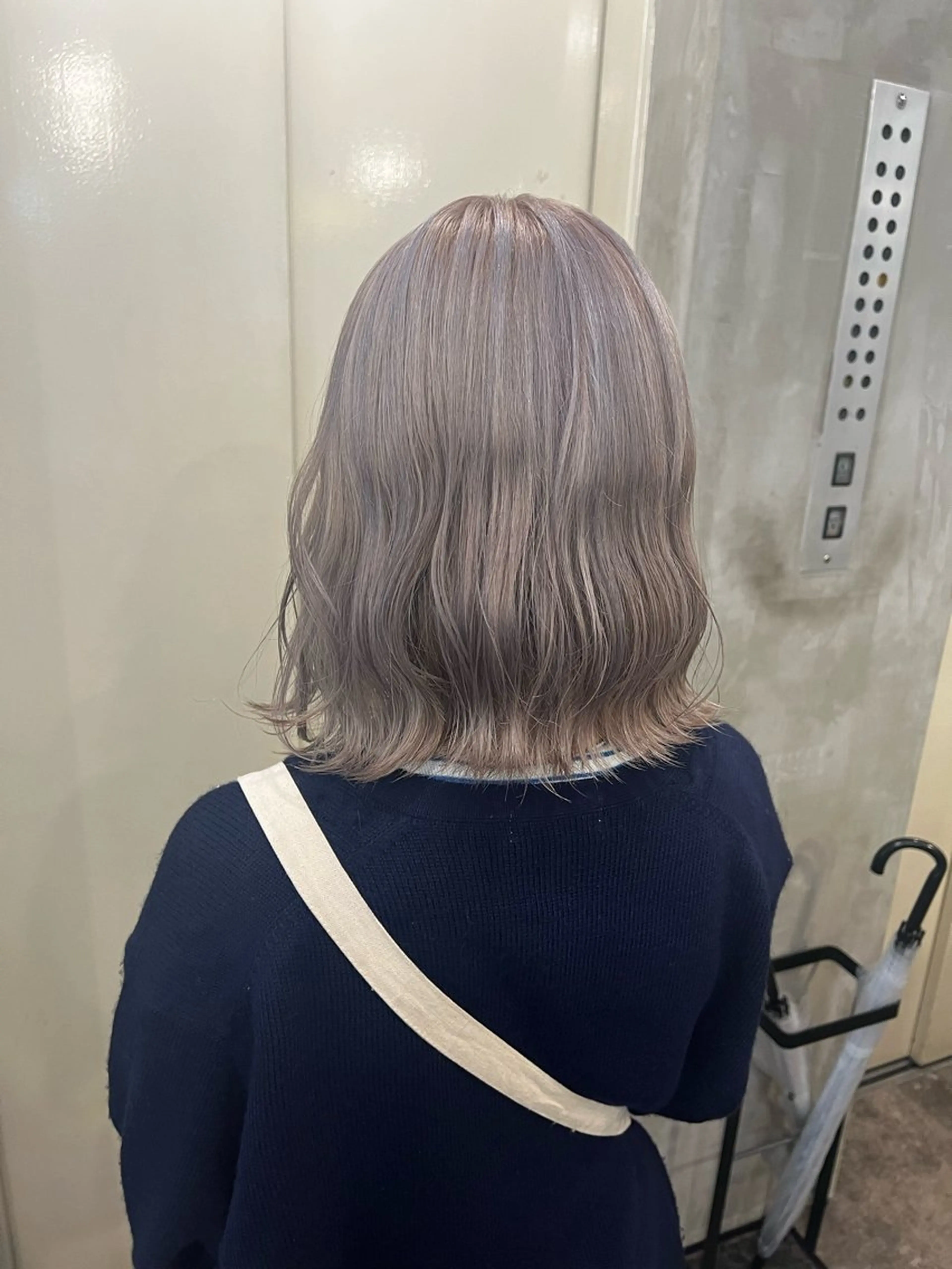 ミディアム カラー ブリーチ ハイトーンカラー シルバー Zina京都河原町 ｍａｉｋａのヘアスタイル