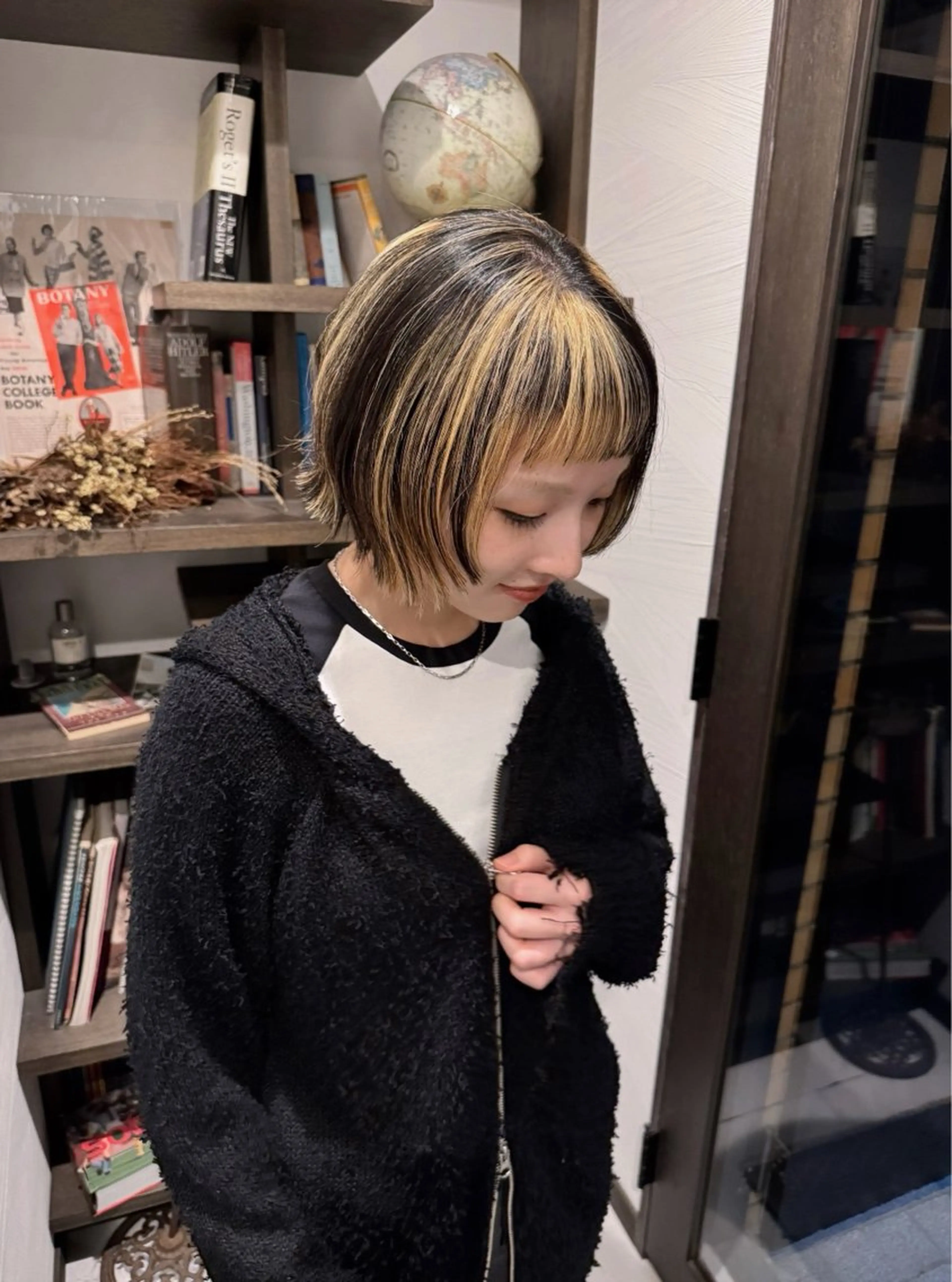 ショート カラー ヘアアレンジ mina 🐈‍⬛ ラフな似合わせヘアのヘアスタイル