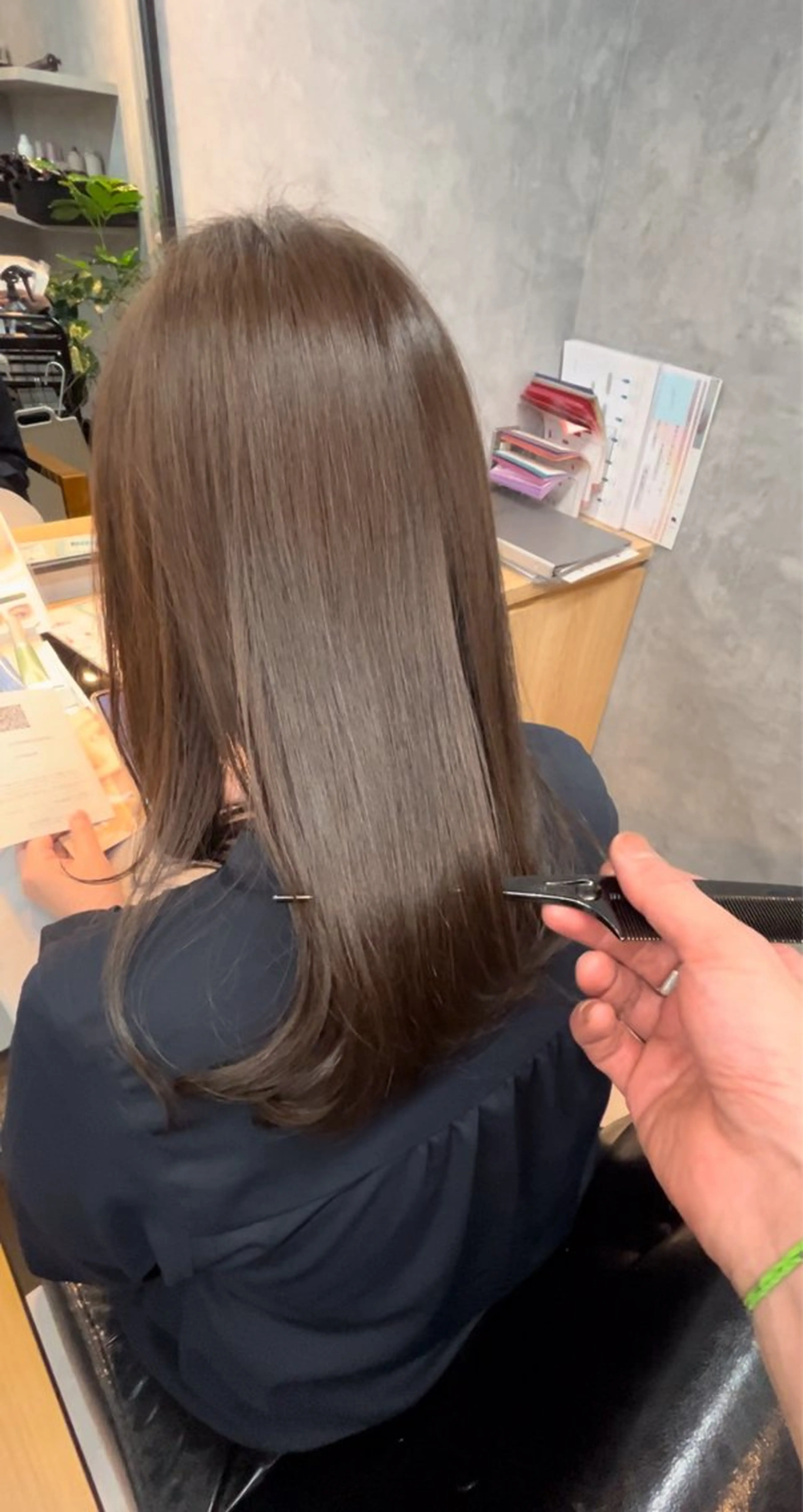 セミロング パーマ 酸性ストレート ストレートパーマ 小山洋次/阪急茨木/ 透明感カラーショートのヘアスタイル