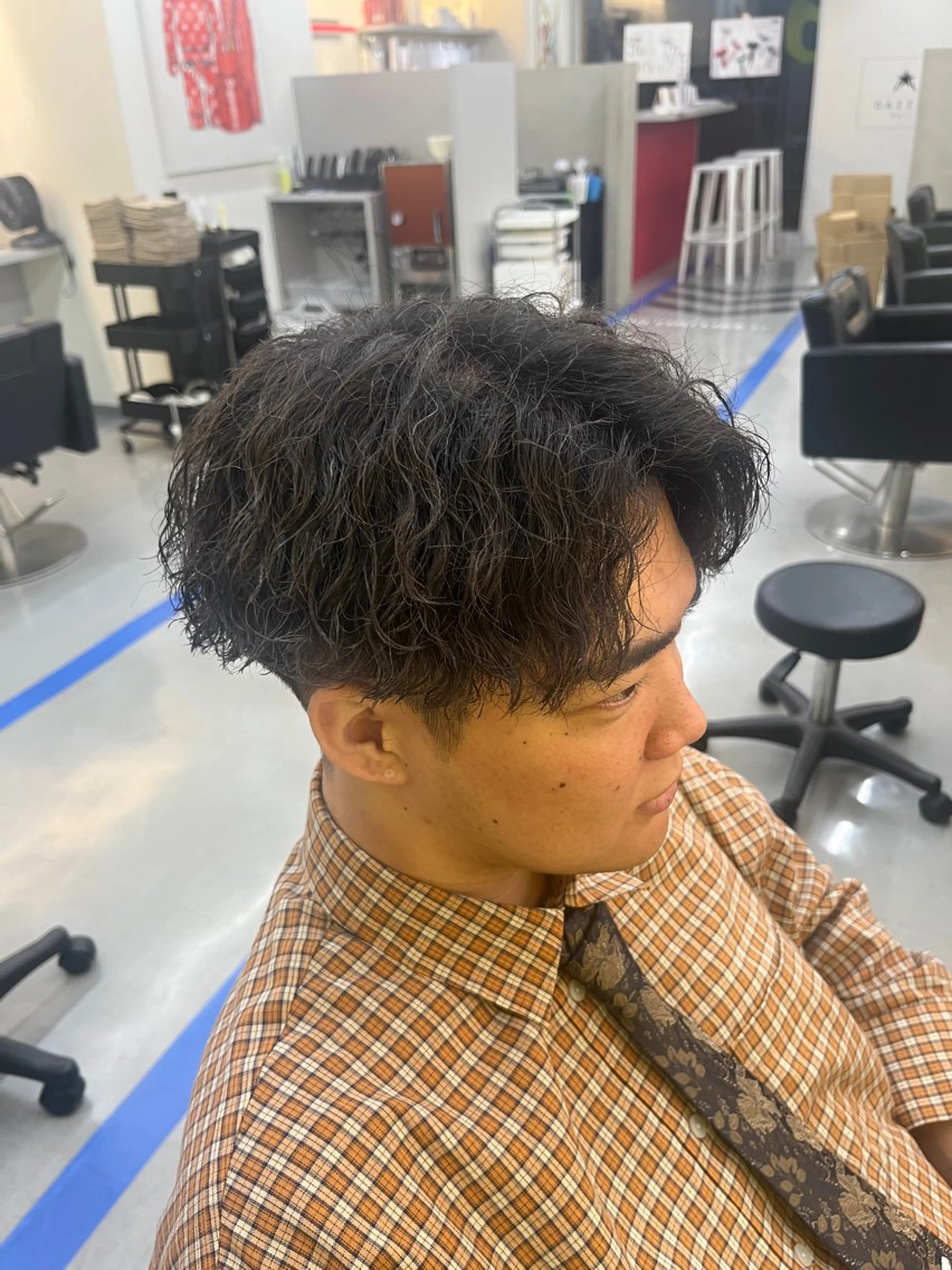 パーマ ツイストスパイラルパーマ スパイラルパーマ パーマ DAZZLE hair RUSH所属・波巻き得意 メンズ美容師/松井陸のヘアスタイル