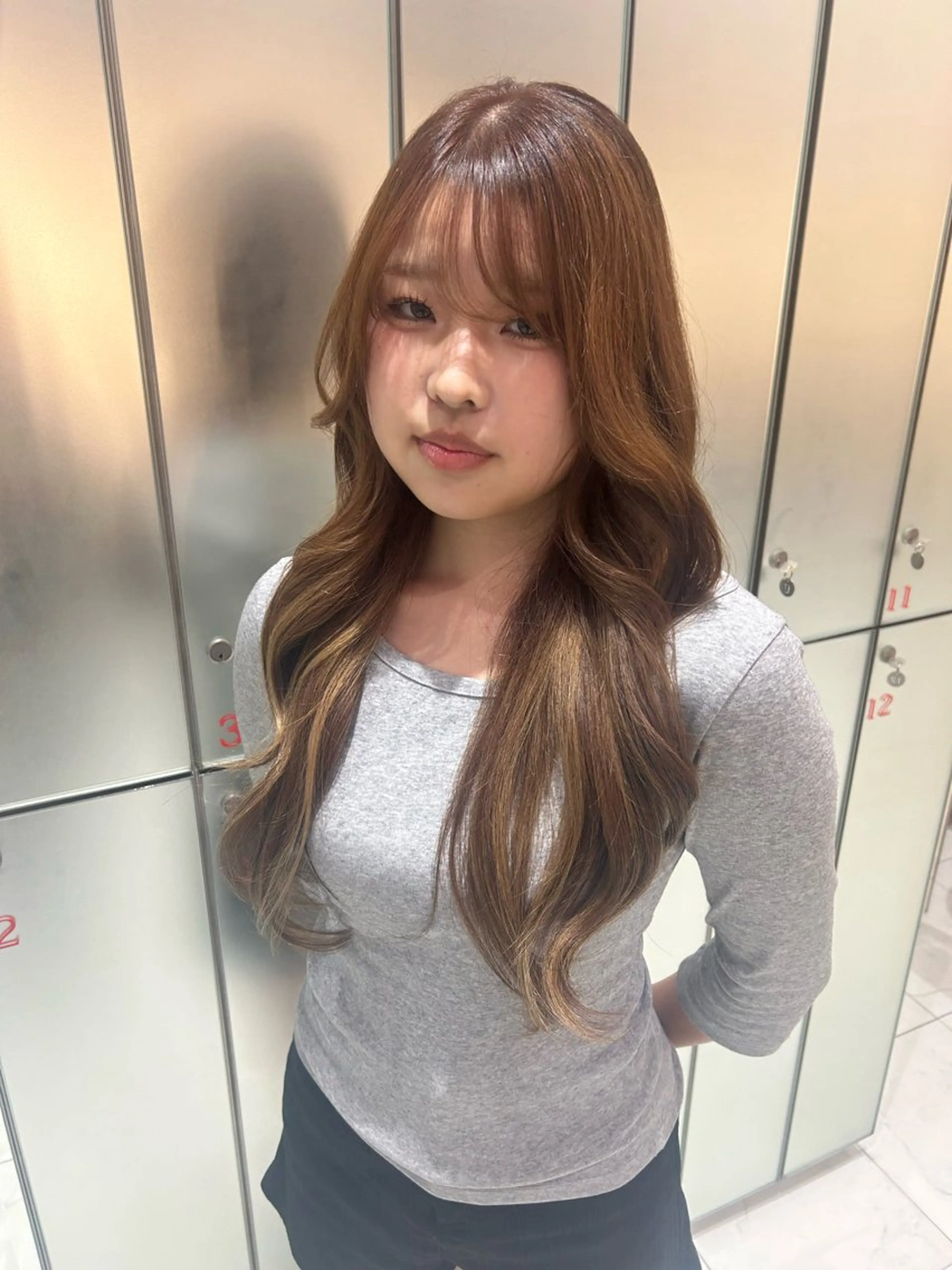 ロング カラー 山﨑 ちなつのヘアスタイル