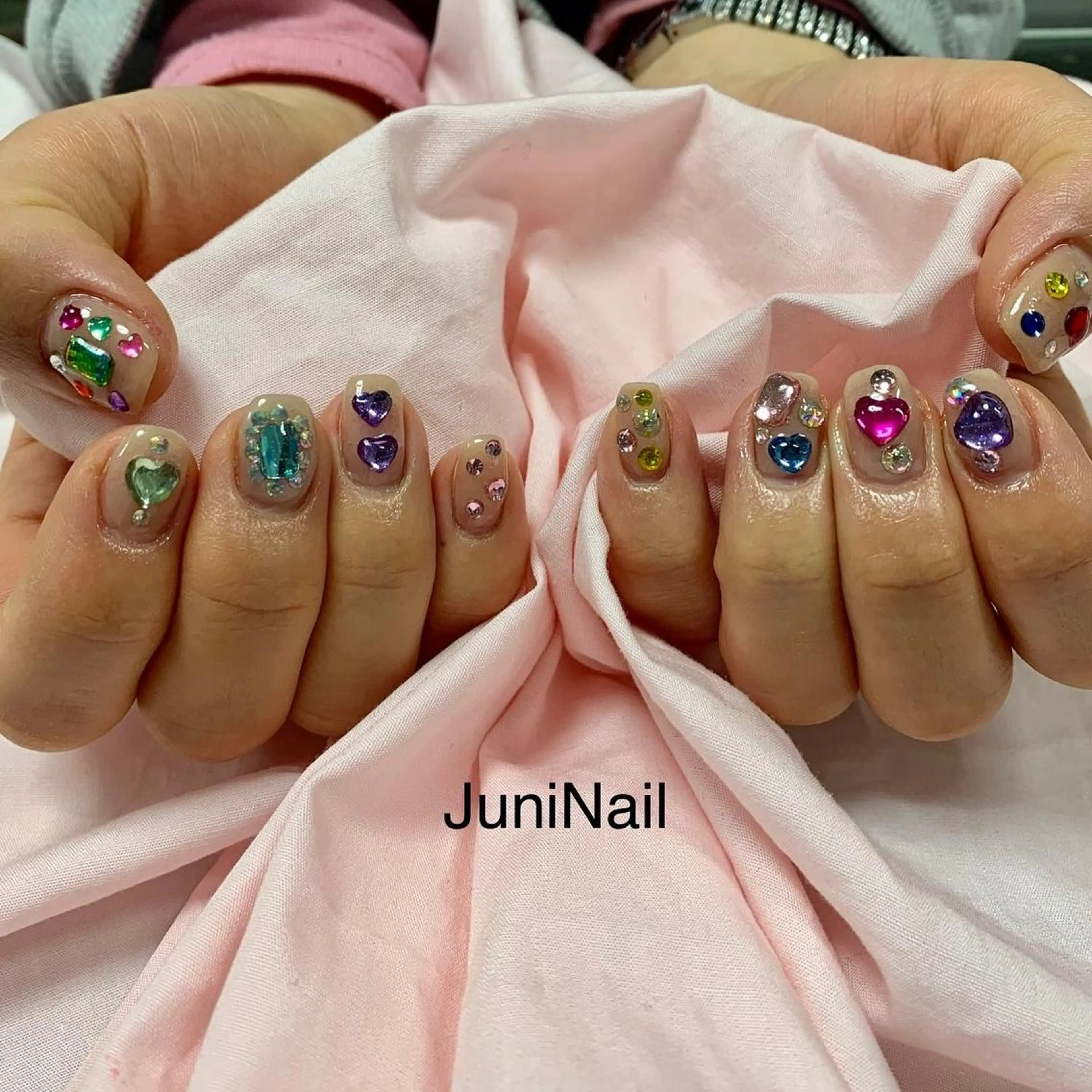ネイル オーロラネイル クリアネイル 氷ネイル・うるうるネイル 韓国ネイル ニュアンスネイル ハンドネイル JuniNail 주니네일🇰🇷suのネイルデザイン