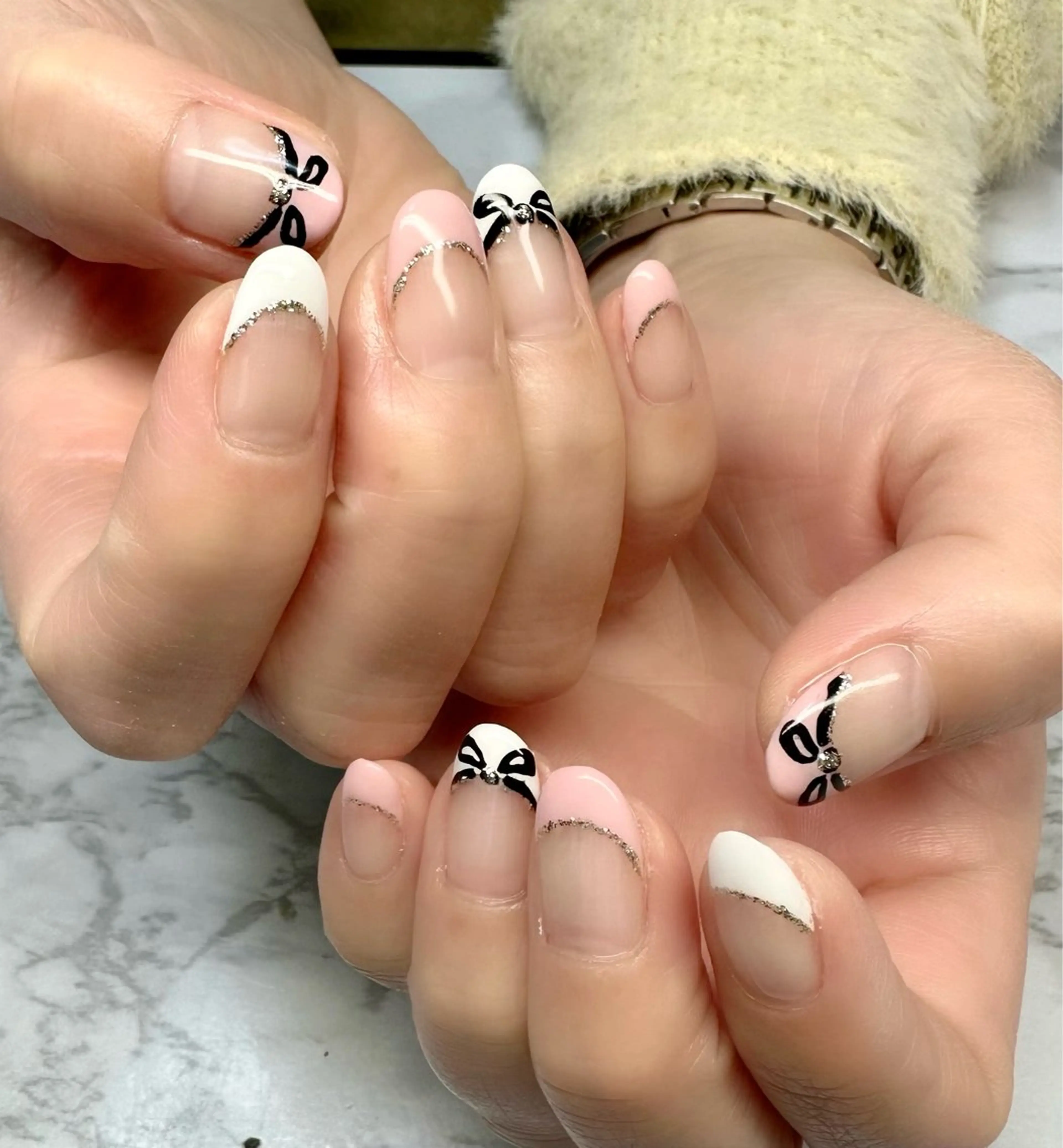 ネイル アートネイル フレンチネイル リボン 冬ネイル クリスマス M.N_ nailのネイルデザイン