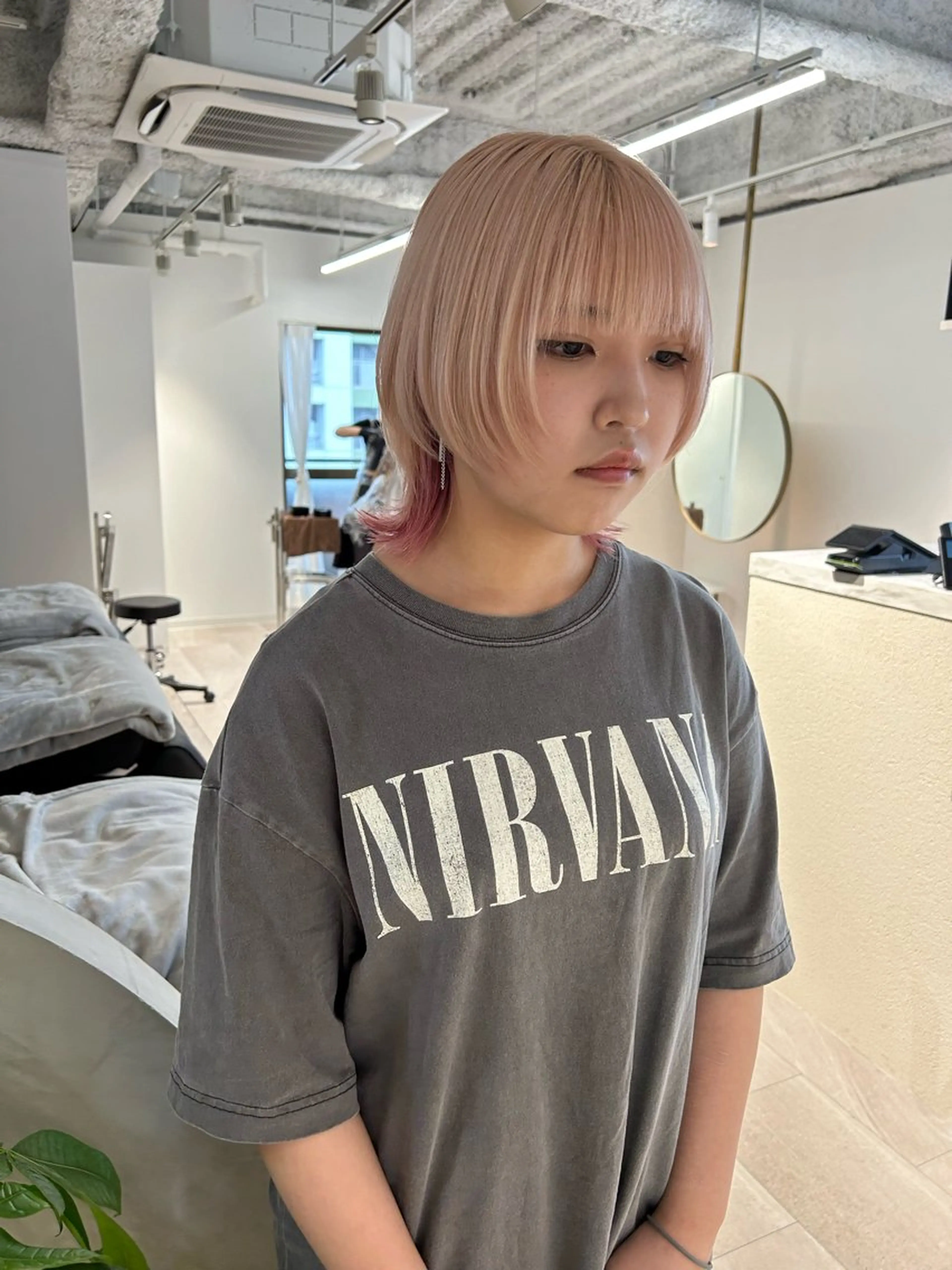 ショート レイヤーカット ウルフカット カット ヘアカラー SAEKI【ior 】北千住店ブリーチのヘアスタイル