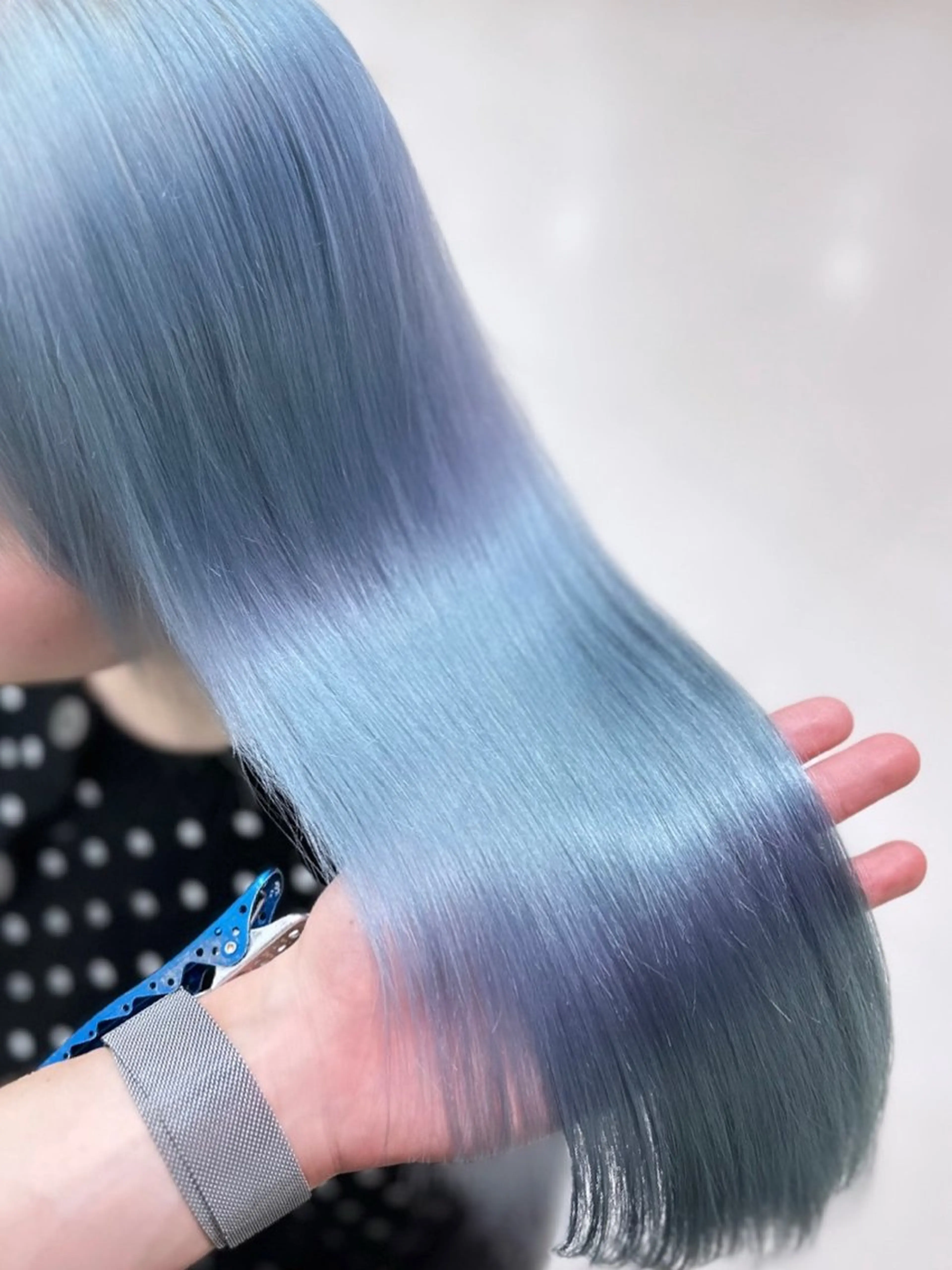 ロング カラー ヘアアレンジ カット ヘアカラー トリートメント 艶カラー/ハイトーン /レイヤーカットのヘアスタイル