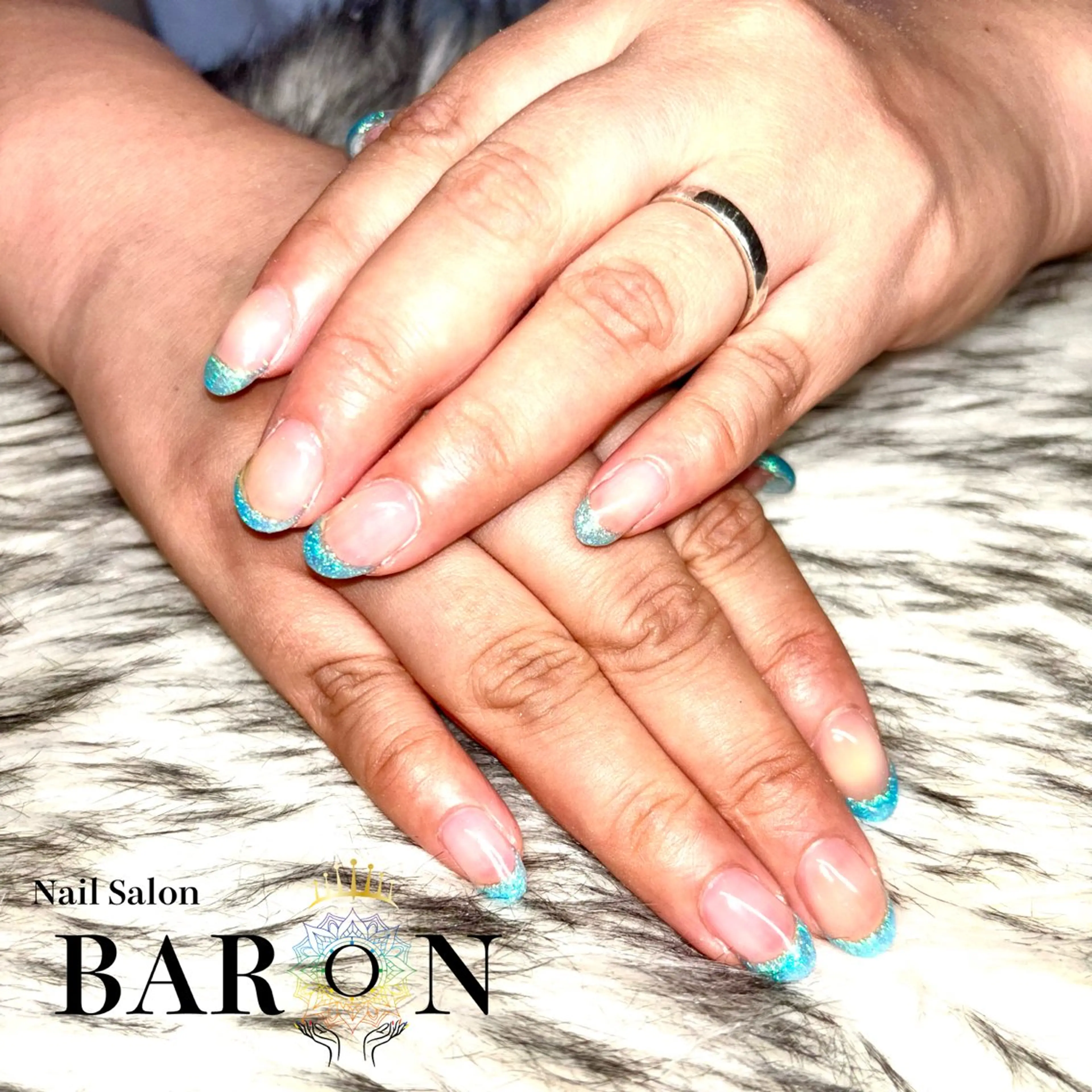 ネイル フレンチネイル キラキラネイル ラメ(グリッター) 水色 ハンドネイル ♛︎BARON♛︎ MASHIROのネイルデザイン