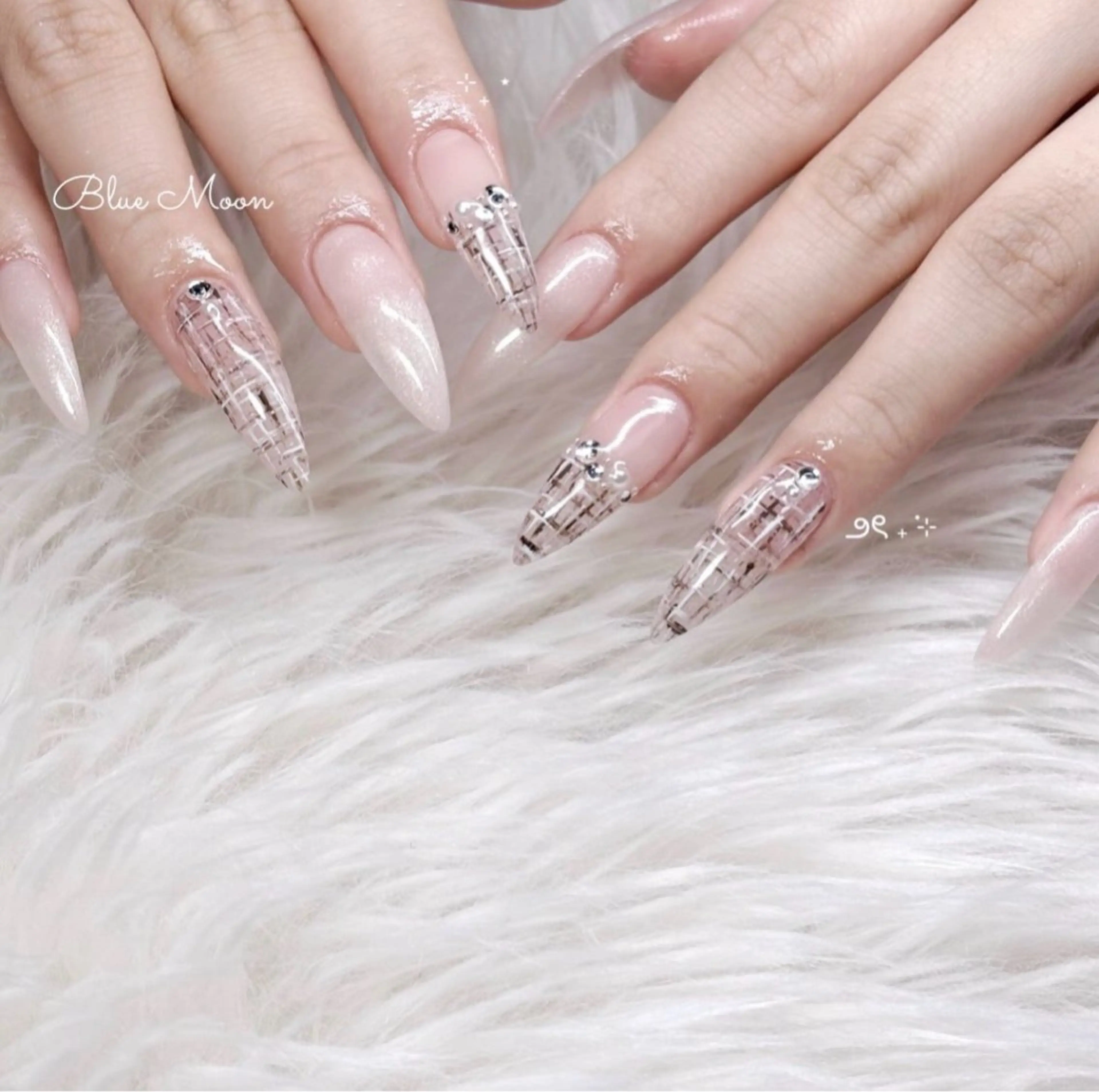 ネイル ハンドネイル フットネイル ハンドケア nail salon Blue Moonのネイルデザイン