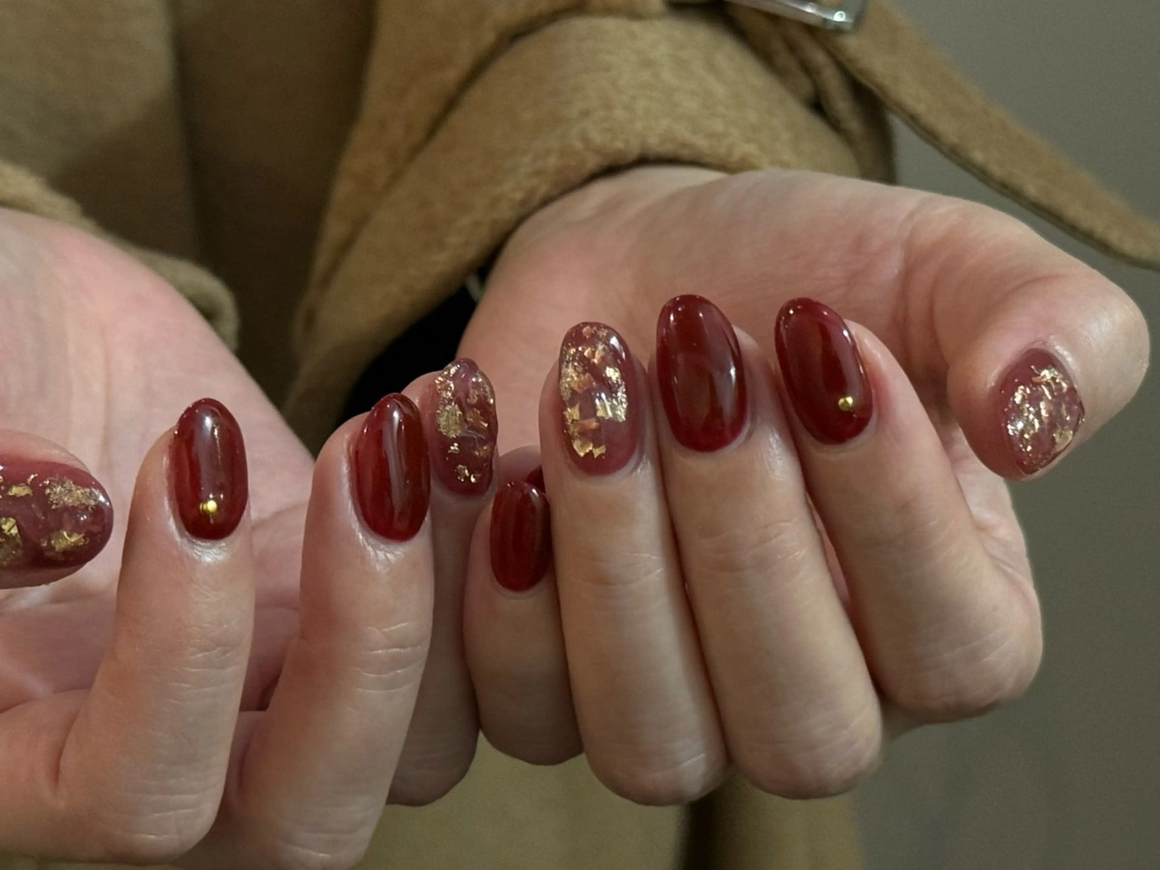 ネイル ボルドー ニュアンスネイル ワンカラーネイル ショートネイル 冬ネイル calla/南森町/ パラジェルのネイルデザイン