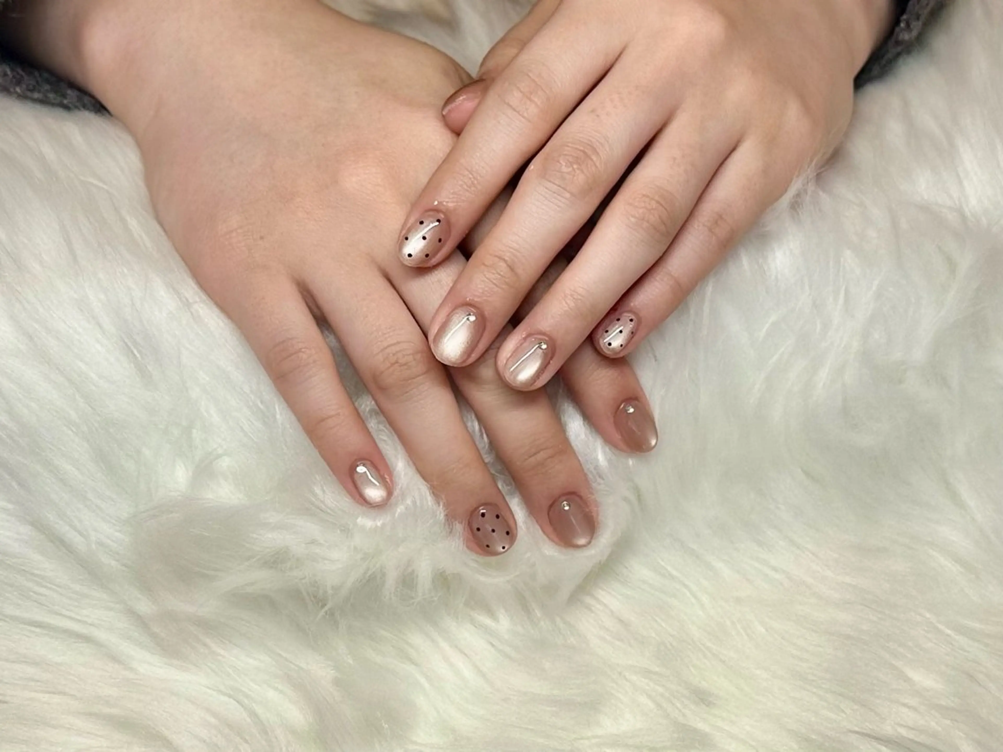 ネイル ドット ストーンネイル ハンドネイル Nailfy’s ナミ💓のネイルデザイン