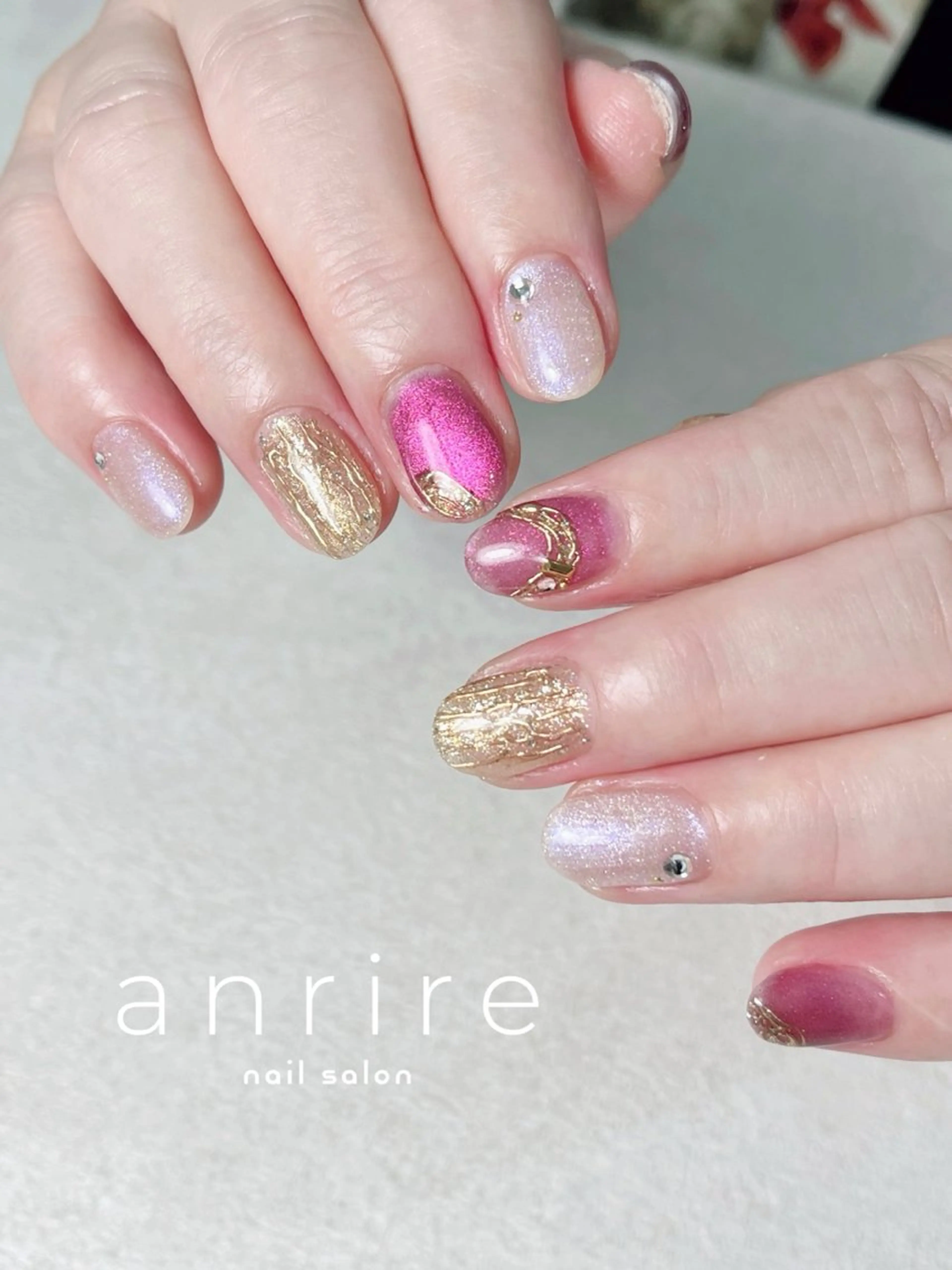 ネイル ジェルネイル ゴールド ゴージャス キラキラネイル ラメ(グリッター) ハンドネイル nailsalon anrireのネイルデザイン
