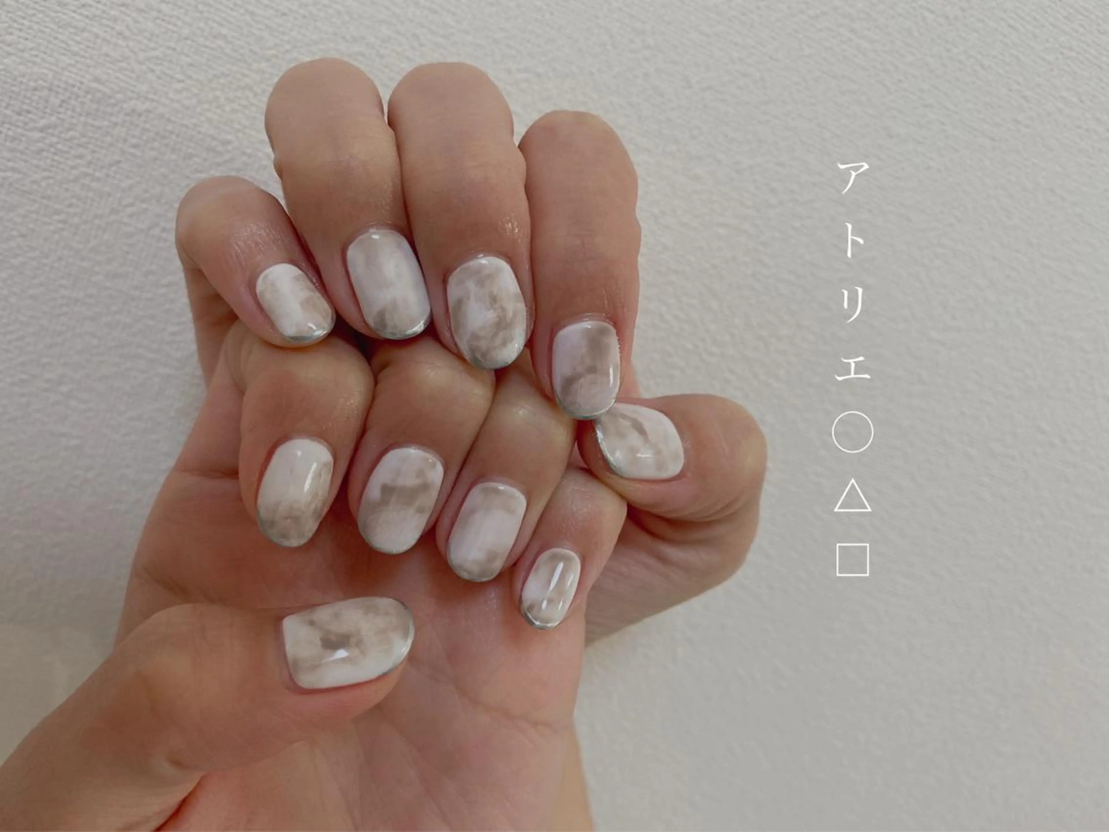 ネイル ホワイト ハンドネイル アトリエ ○△□のネイルデザイン