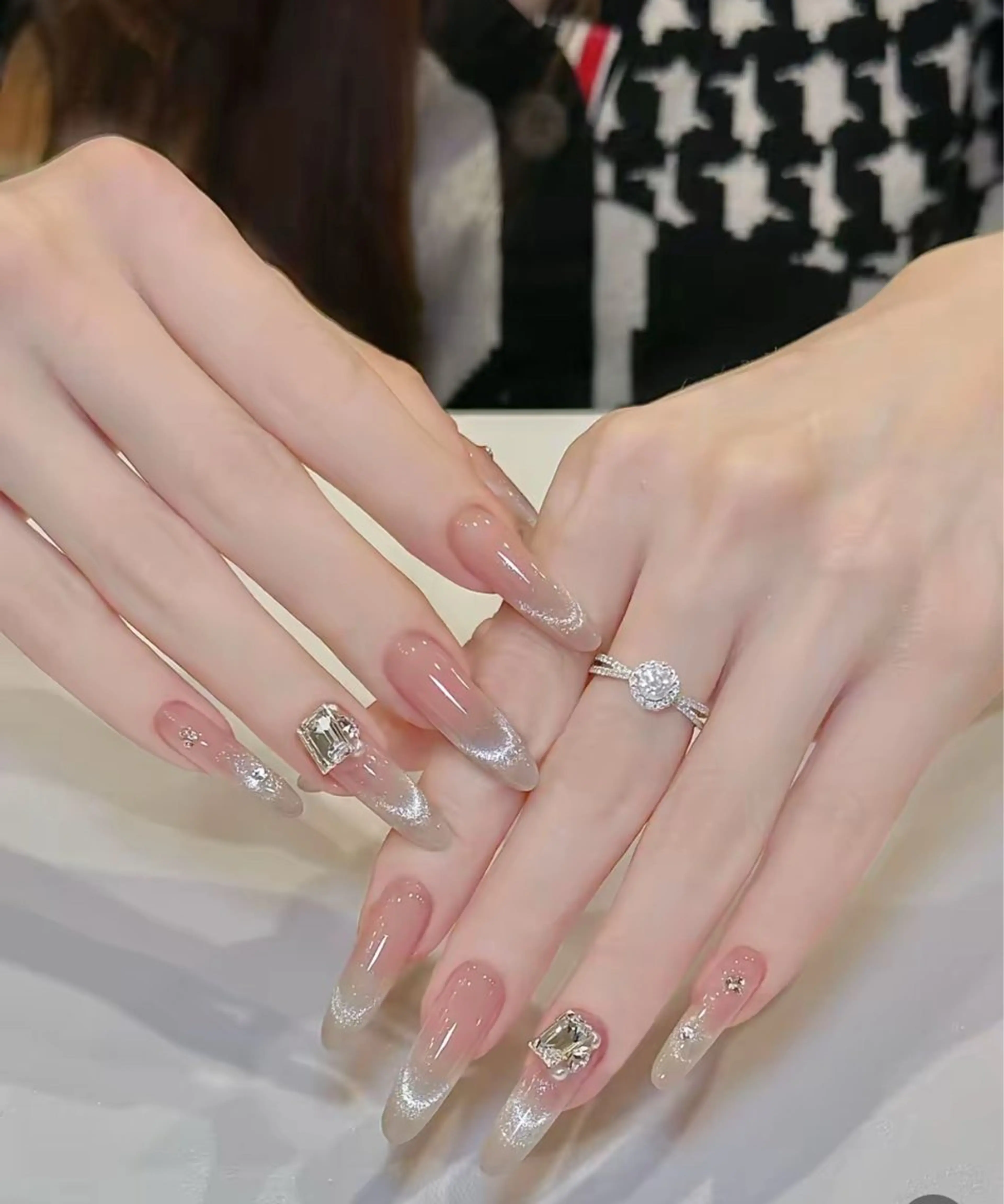 ネイル オーロラネイル クリアネイル フラッシュネイル ジェルネイル グラデーション ハンドネイル Amee Nail Salonのネイルデザイン