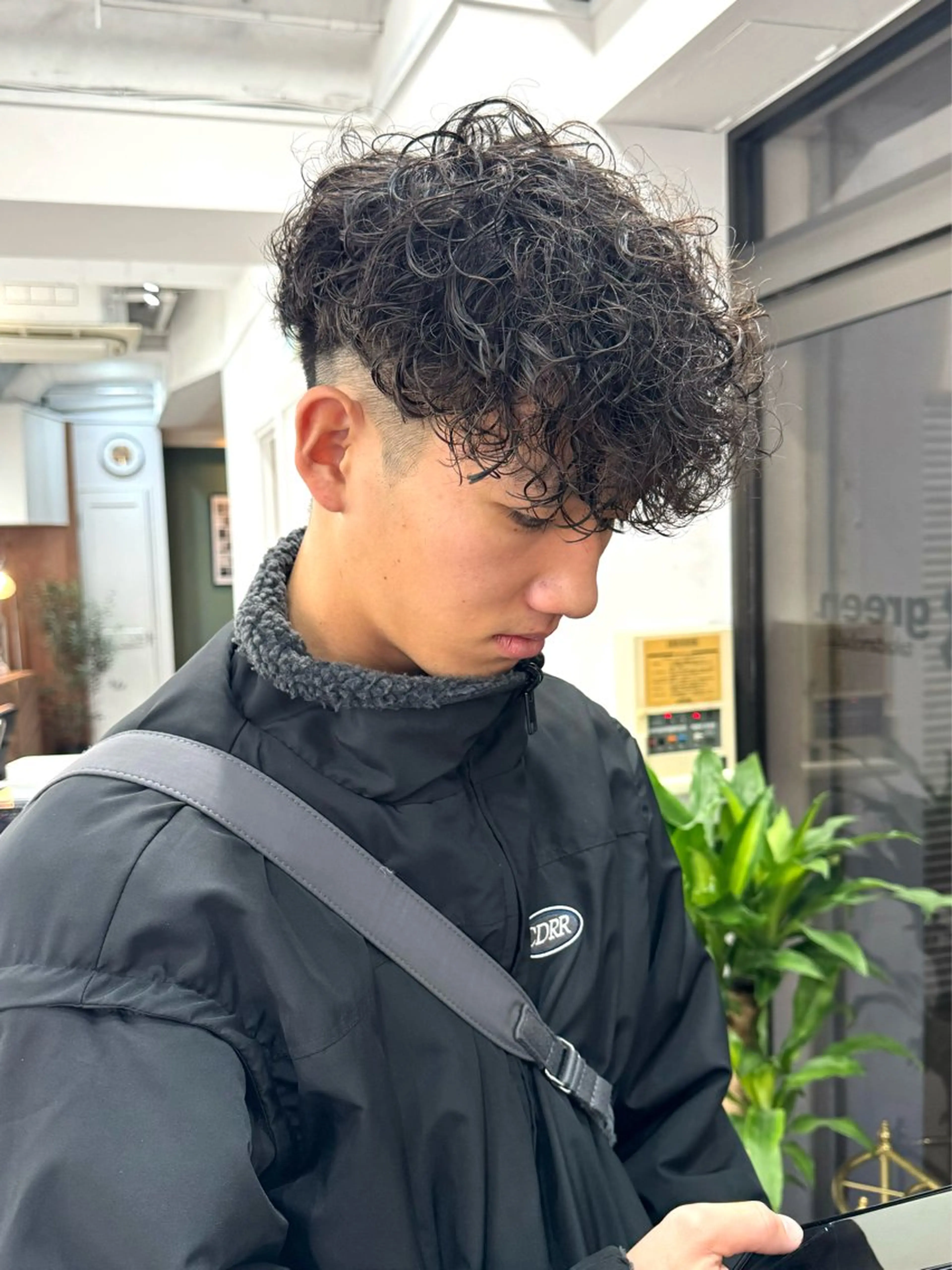 パーマ メンズ メンズパーマ スペインカール カット パーマ シャドウパーマ/ 波巻パーマYu-Kiのヘアスタイル