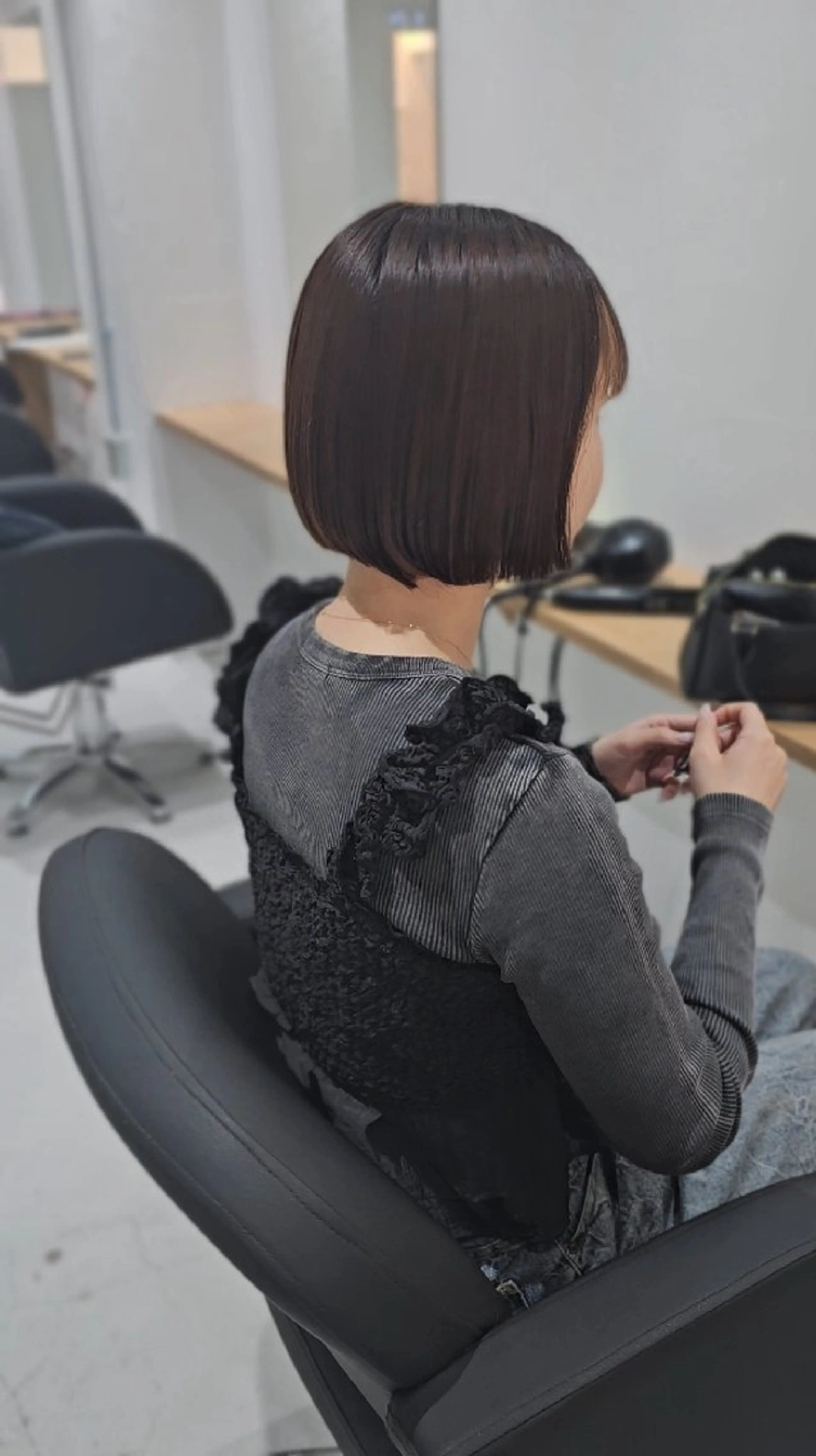 ショート カラー ボブ カット 縮毛矯正をしている人 のためのカラーのヘアスタイル
