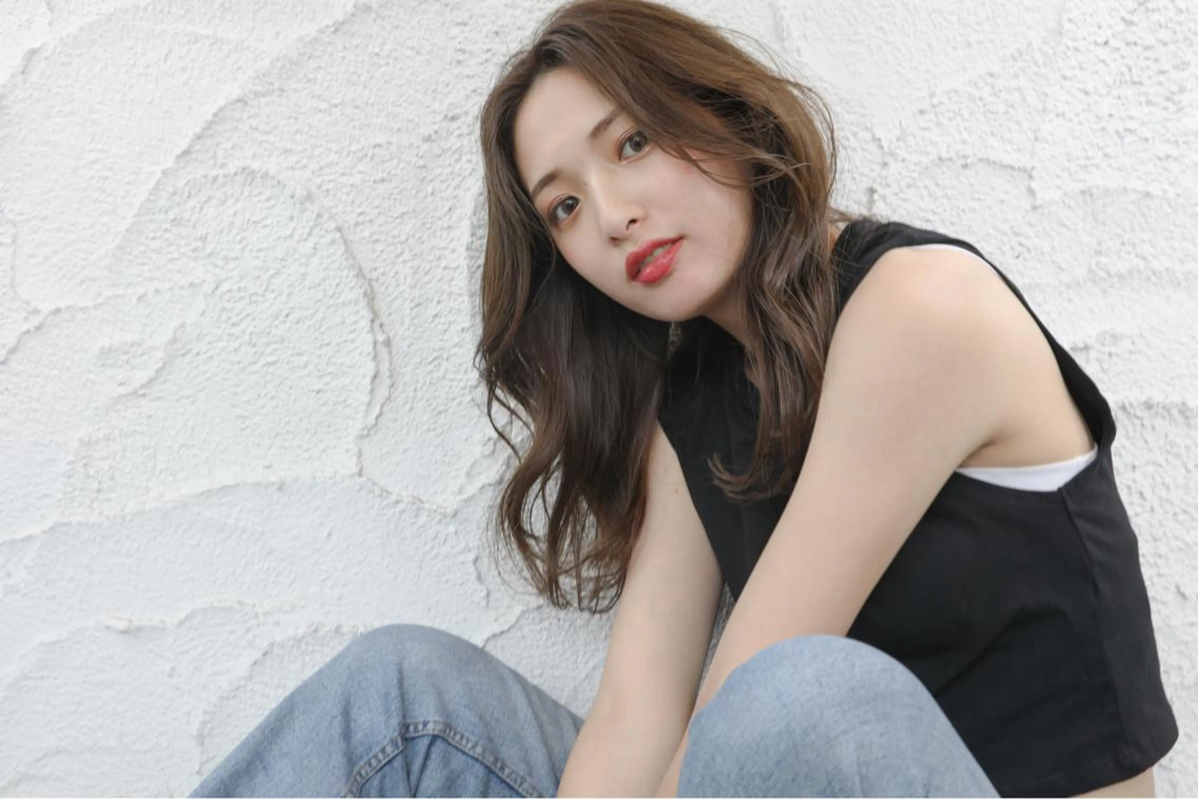 セミロング カラー 韓国🇰🇷レイヤー カットオリーブカラーのヘアスタイル