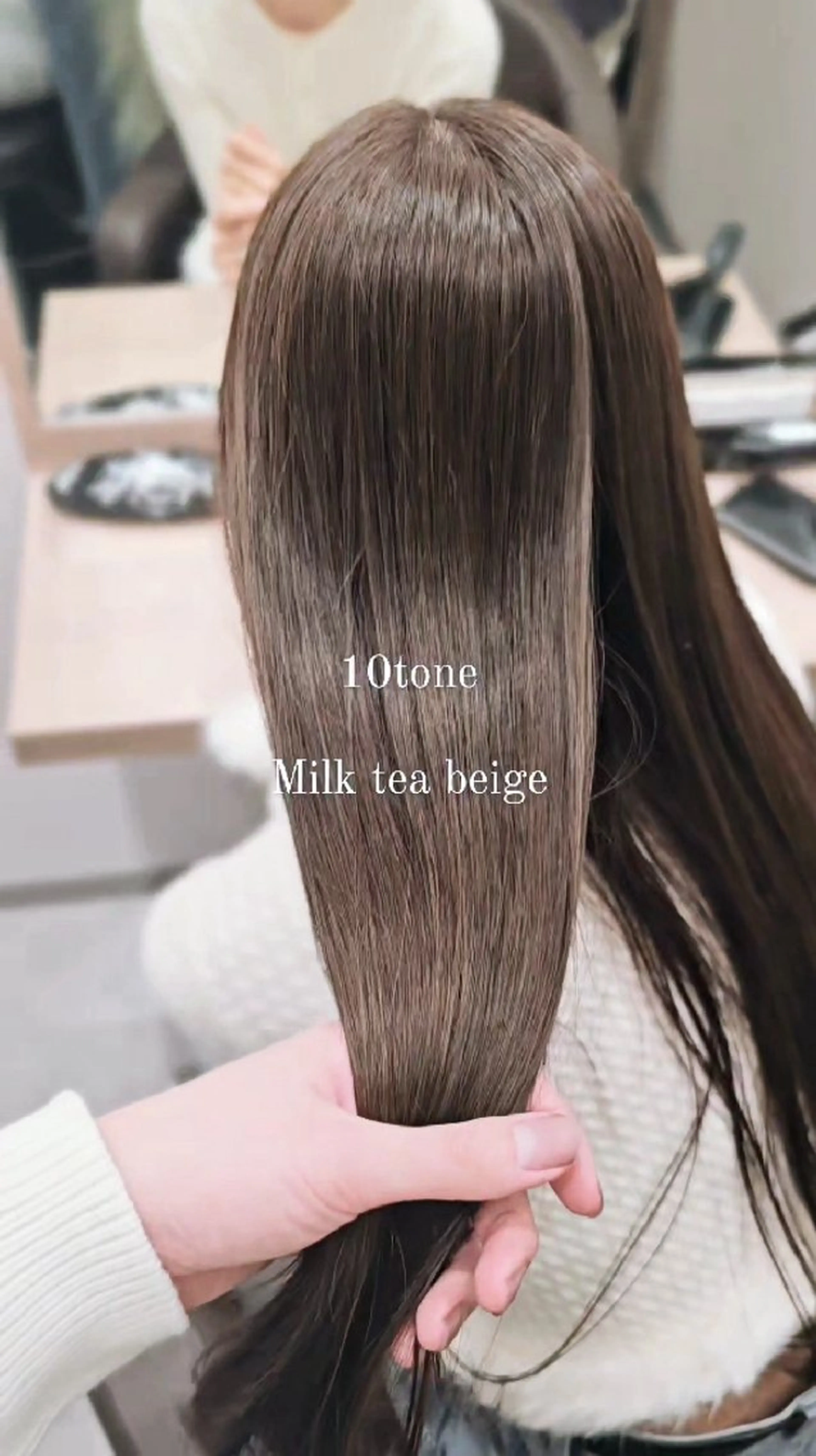 セミロング カラー ベージュカラー 透明感カラー ミルクティーベージュ カット ヘアカラー トリートメント サロウィン　神戸三宮店所属・髪質改善美容師が作る 透明感カラー杉山太貴のヘアスタイル