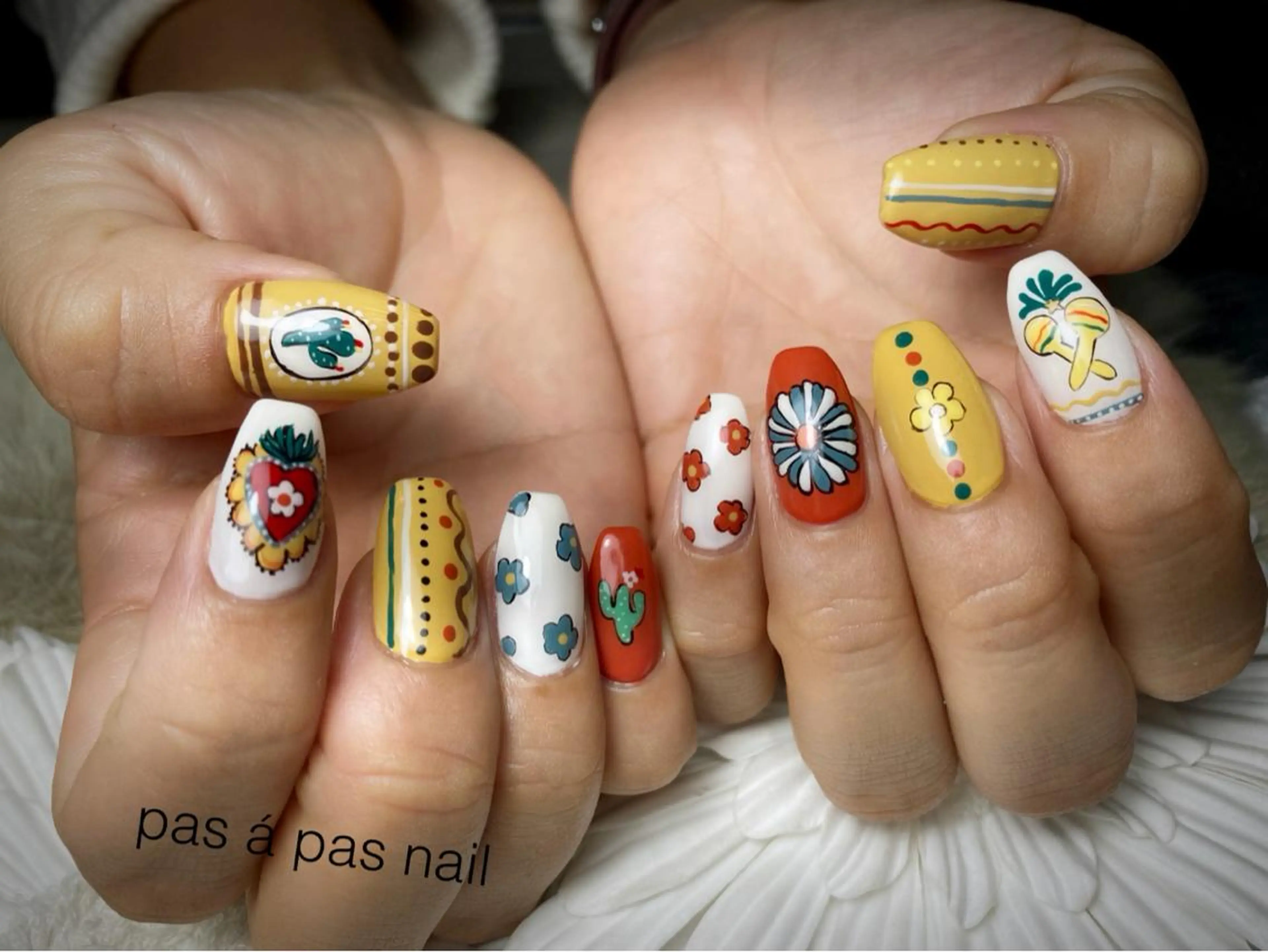 ネイル ハンドネイル Yakko pas á pasのネイルデザイン