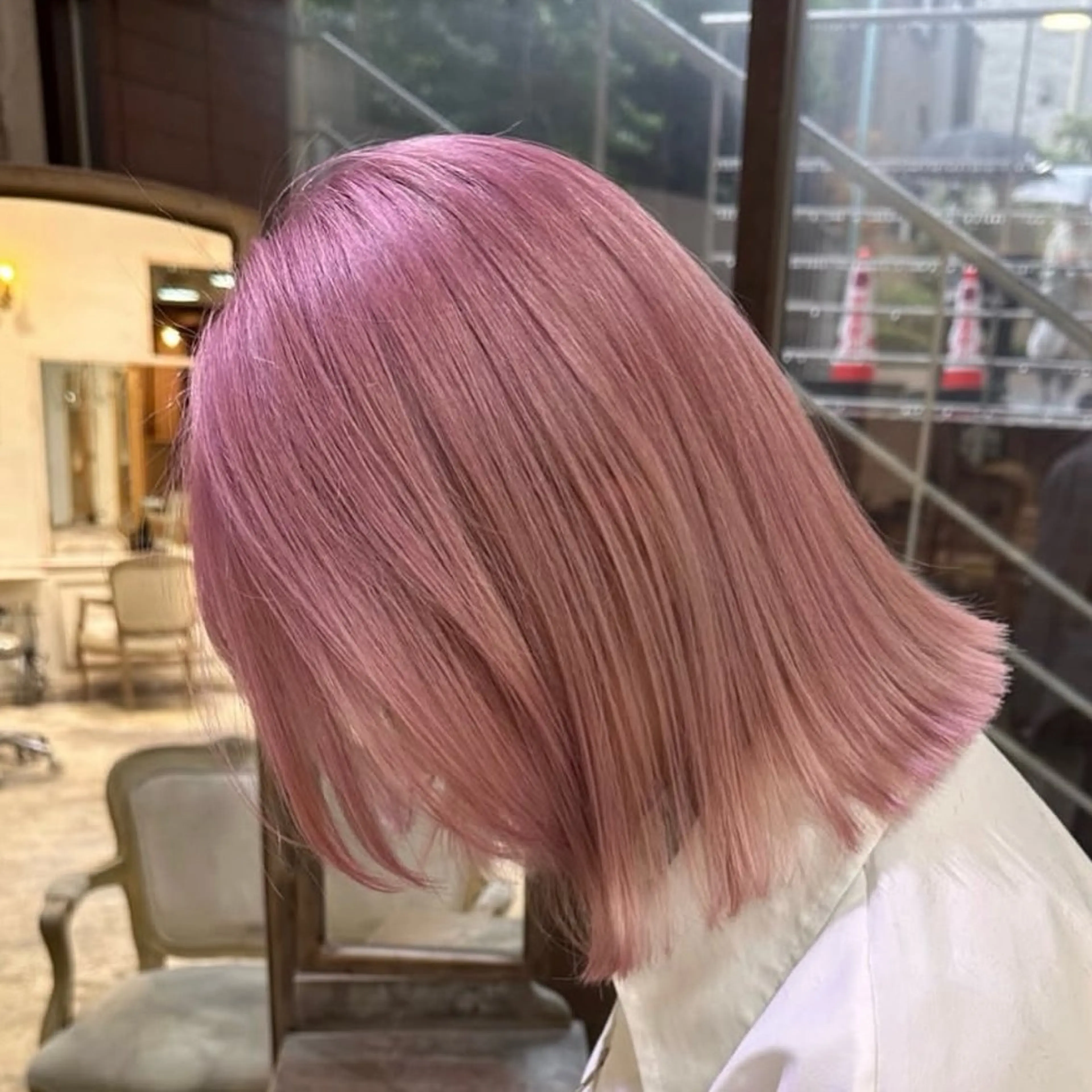 ショート カラー ヘアカラー おしゃれハイトーン 💗AKARIのヘアスタイル