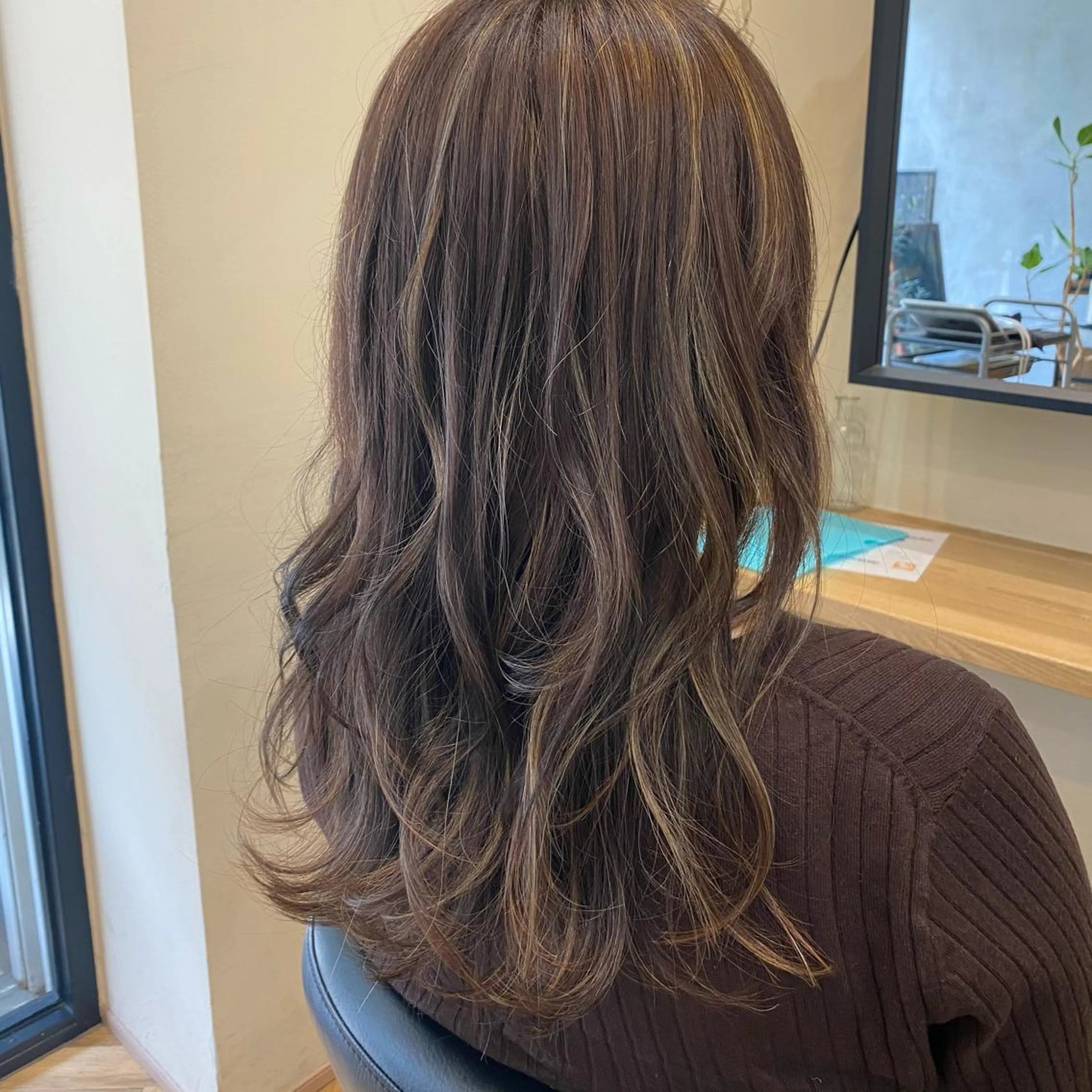 ロング カラー ブリーチ ハイライトカラー ハイライト カット ヘアカラー アルター市川  いづみのヘアスタイル