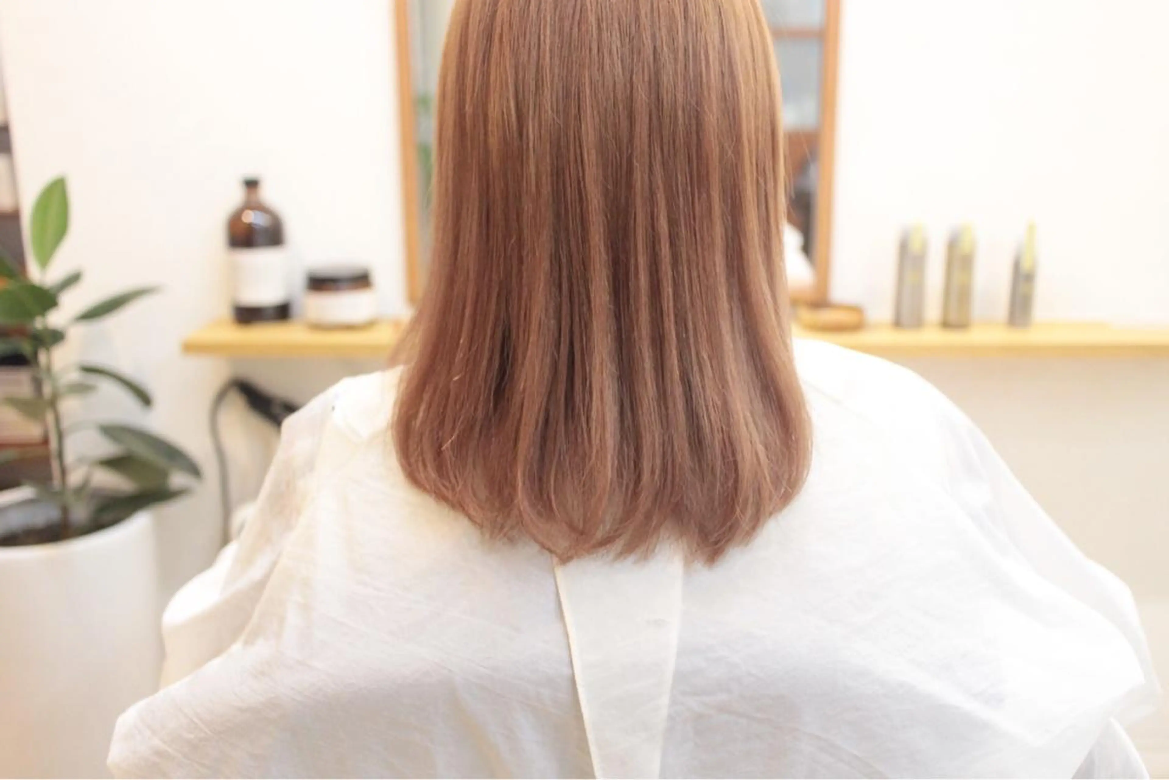 セミロング カラー ベージュカラー ブリーチ クニモトハルナ ボブ/柔らかカラーのヘアスタイル