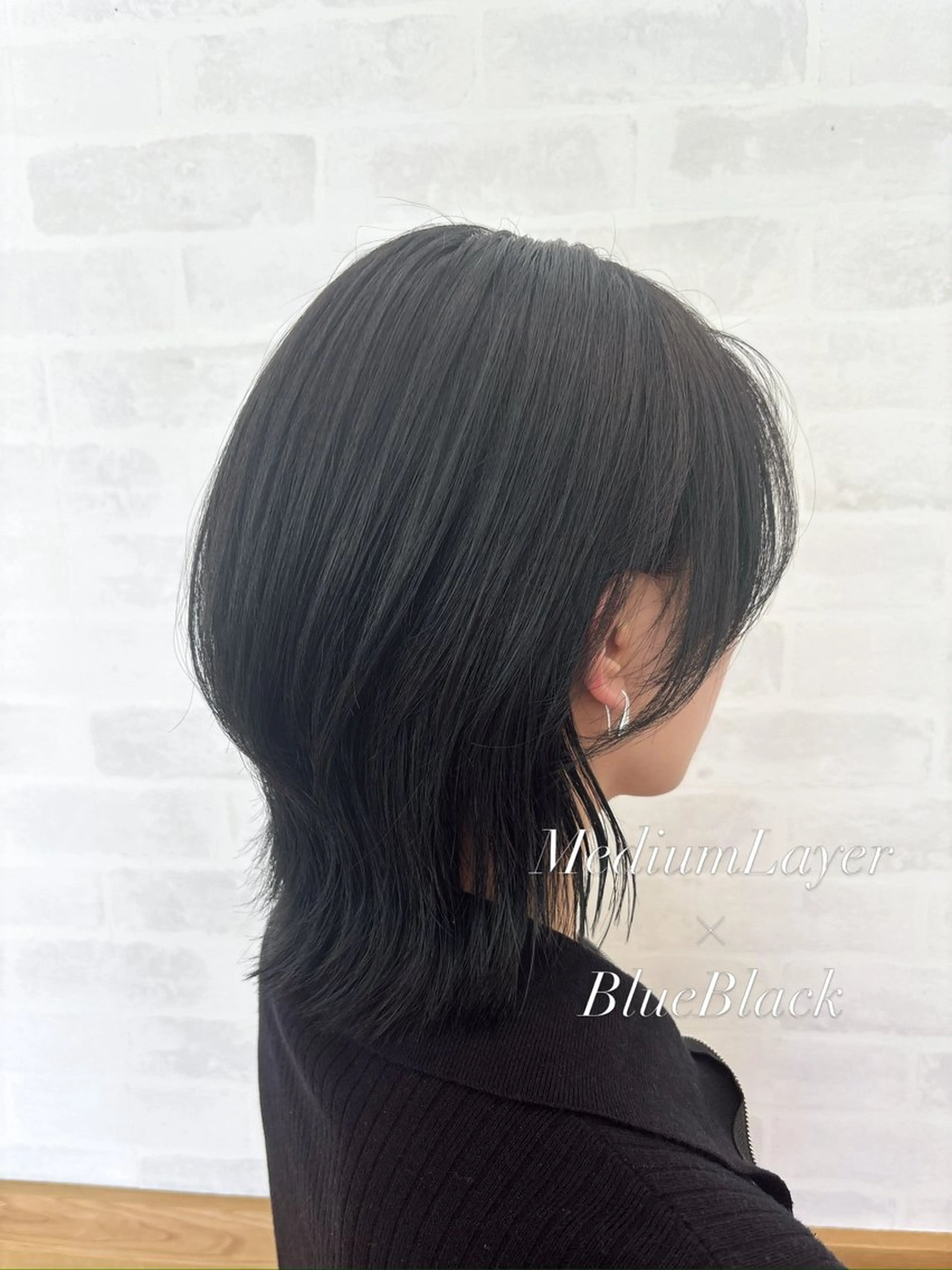 ミディアム カラー 黒髪 ブルーカラー ブルーブラック レイヤーカット カット ヘアカラー トリートメント 杉山 晃太のヘアスタイル