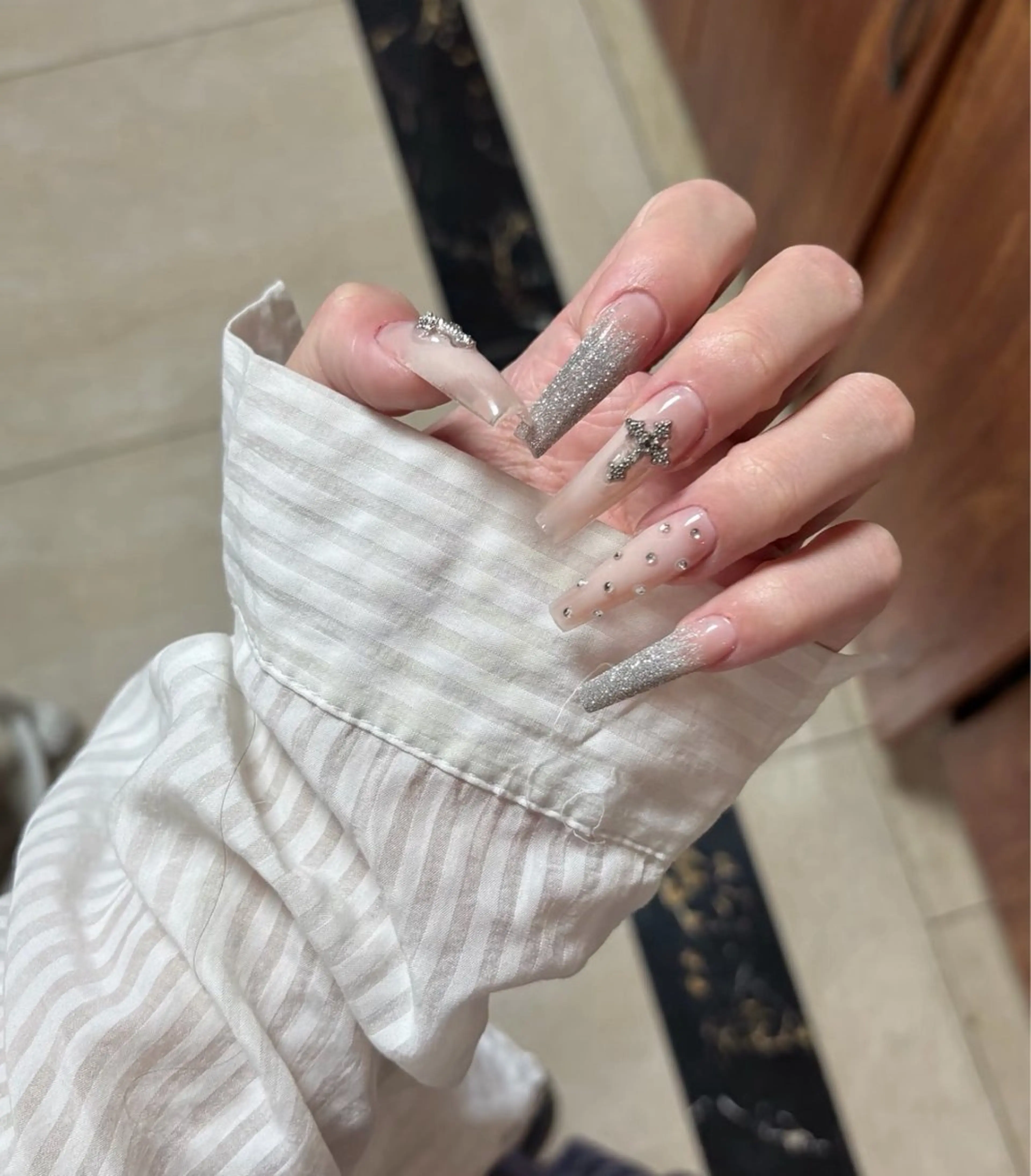 ネイル フレンチネイル キラキラネイル 韓国ネイル シンプルネイル ワンホンネイル ハンドネイル MEI Nailのネイルデザイン