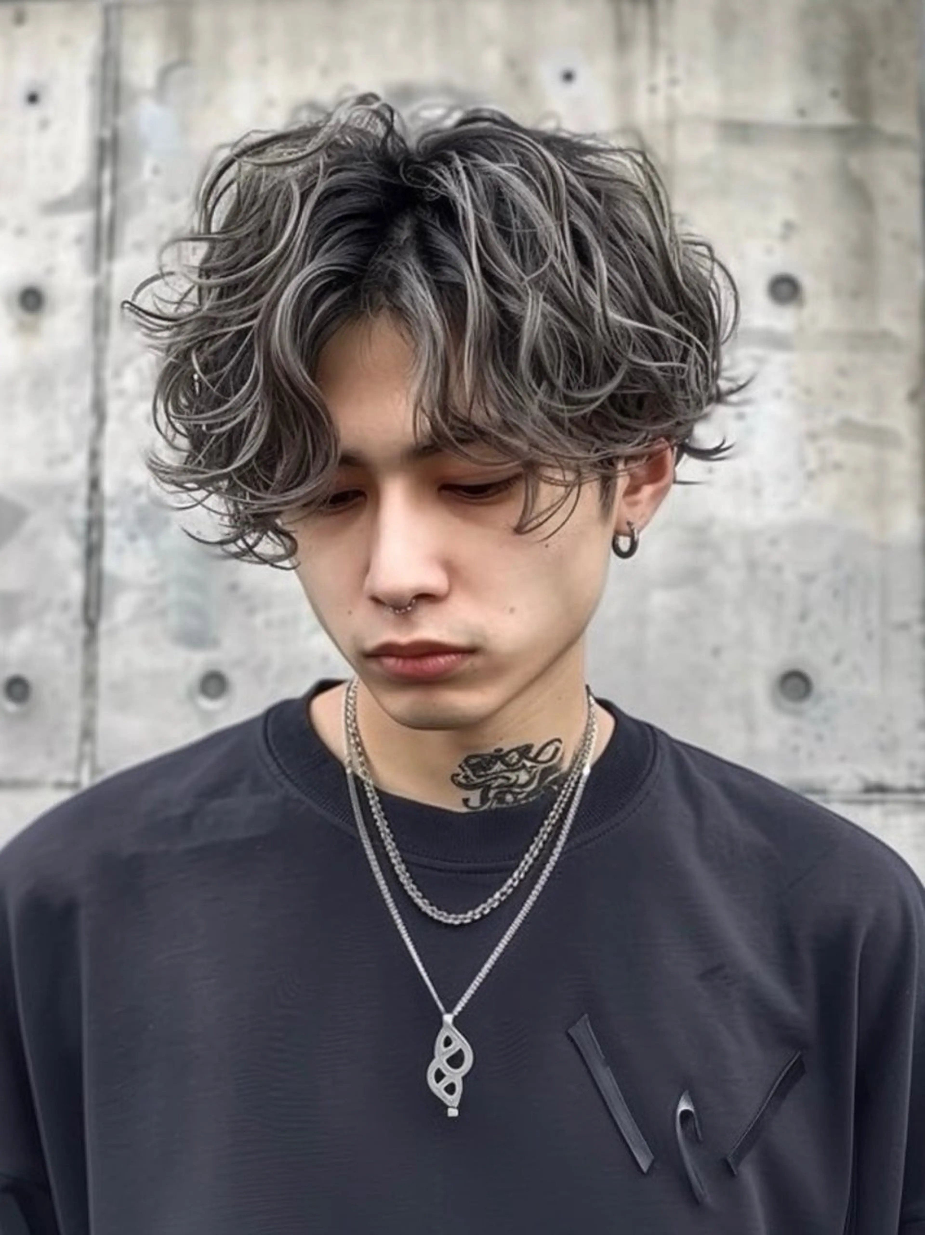 ミディアム パーマ メンズ メンズハイトーン メンズバレイヤージュのヘアスタイル