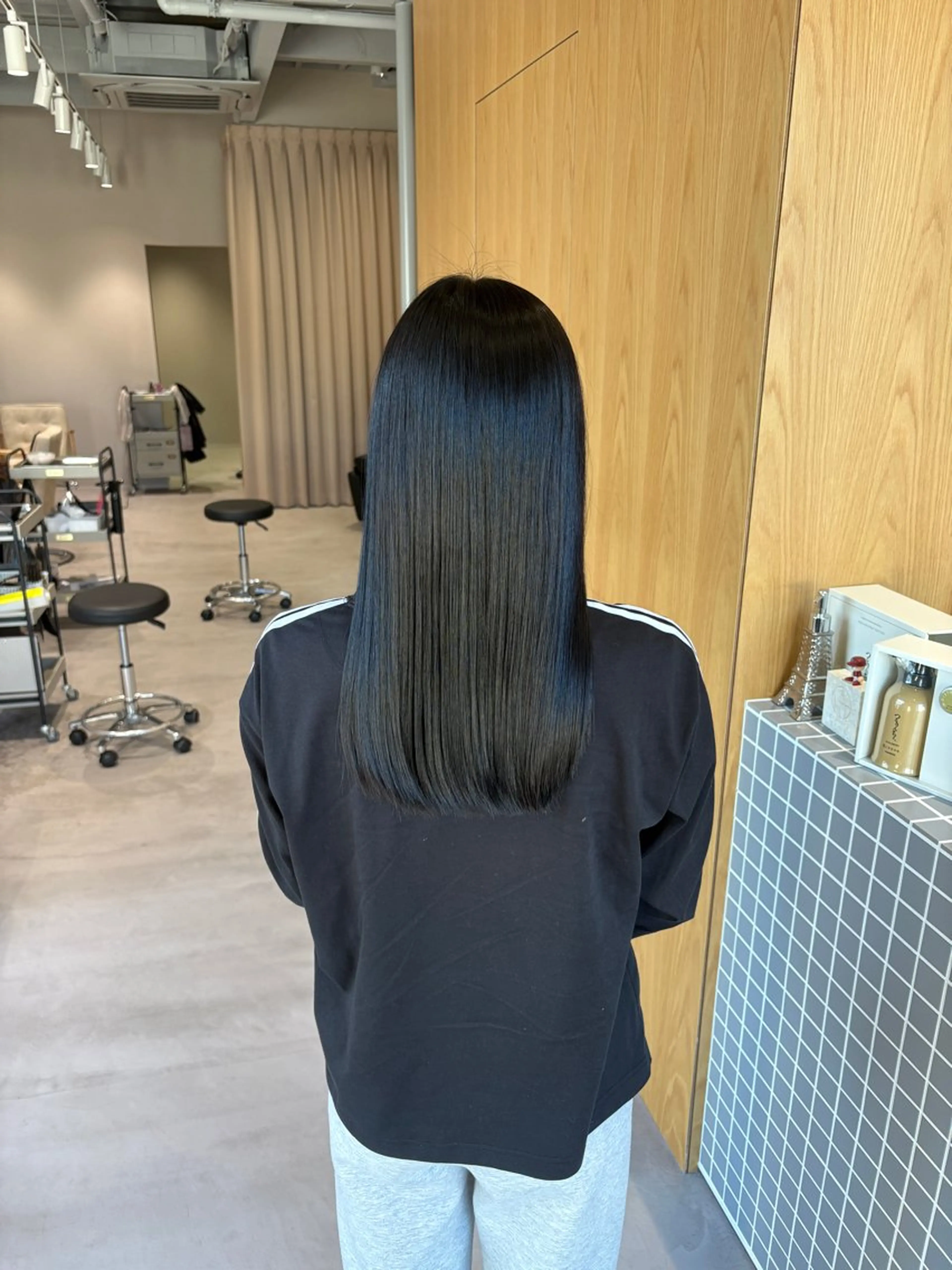 セミロング ヘアカラー 井山 葵のヘアスタイル