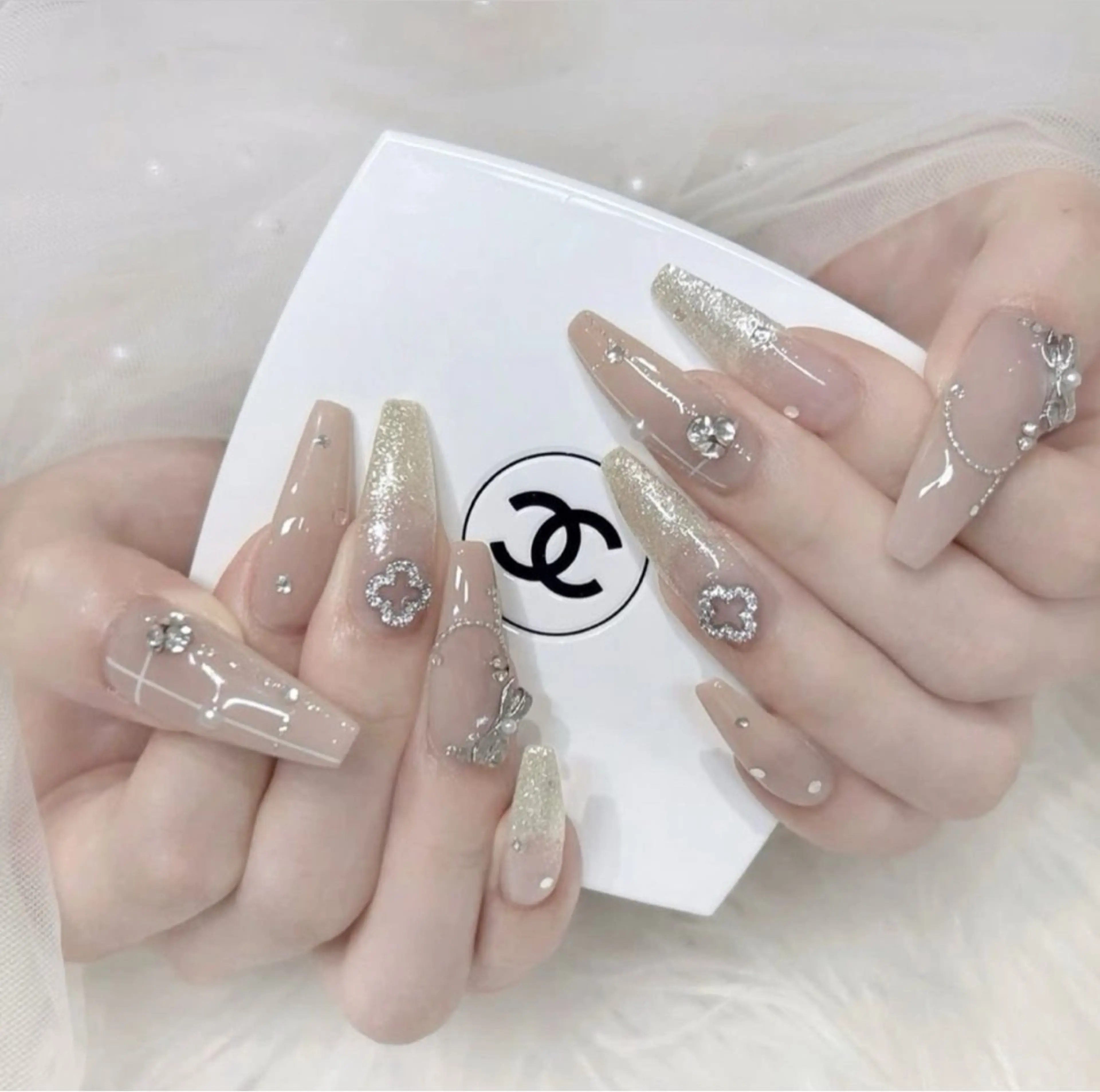 ネイル 成人式 ロングネイル マグネットネイル 大理石ネイル(マーブル) リボン ハンドネイル Amee Nail Salonのネイルデザイン