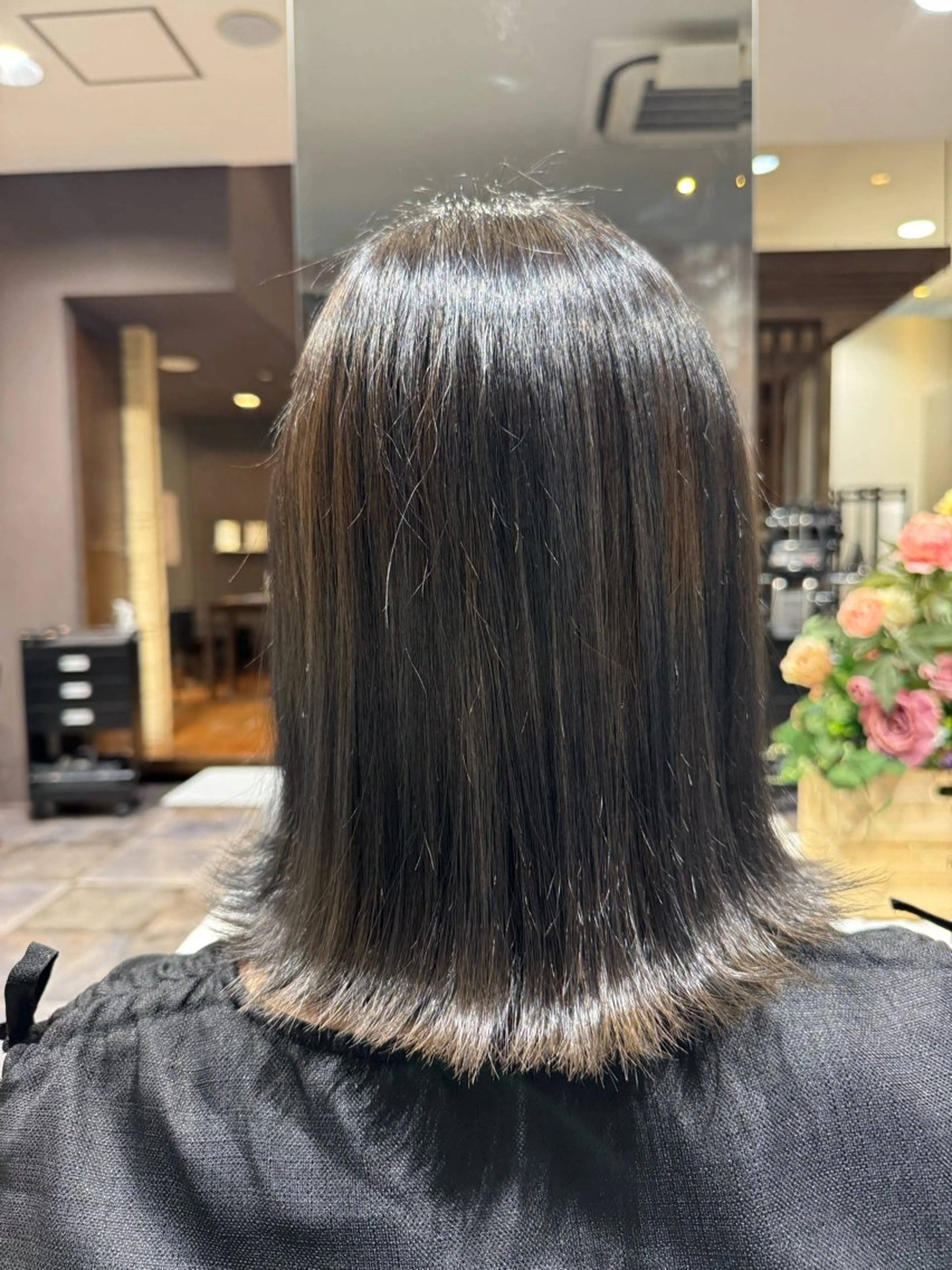 ミディアム カラー 岡村 真琴のヘアスタイル