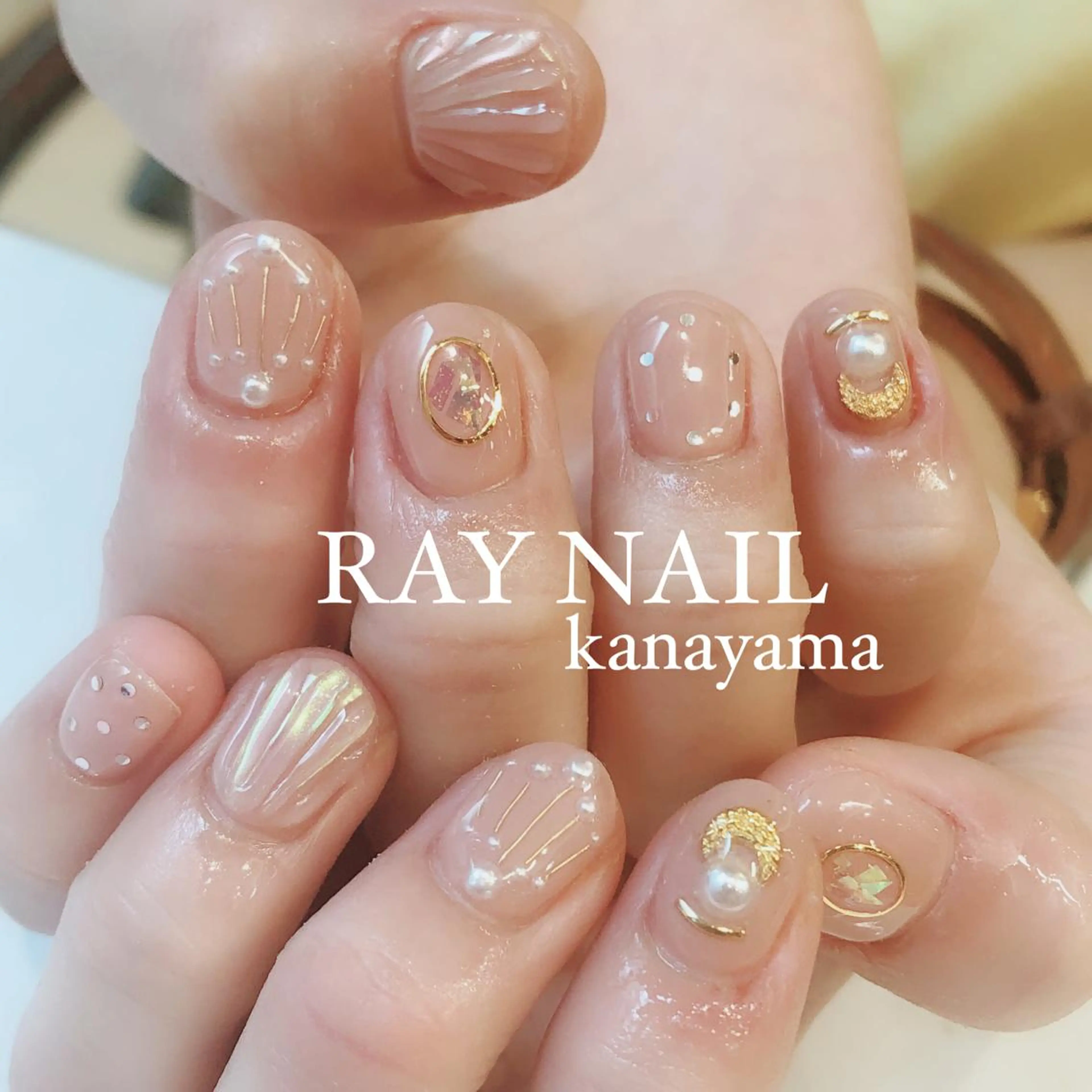 ネイル ストーンネイル Arowa 伊田のネイルデザイン