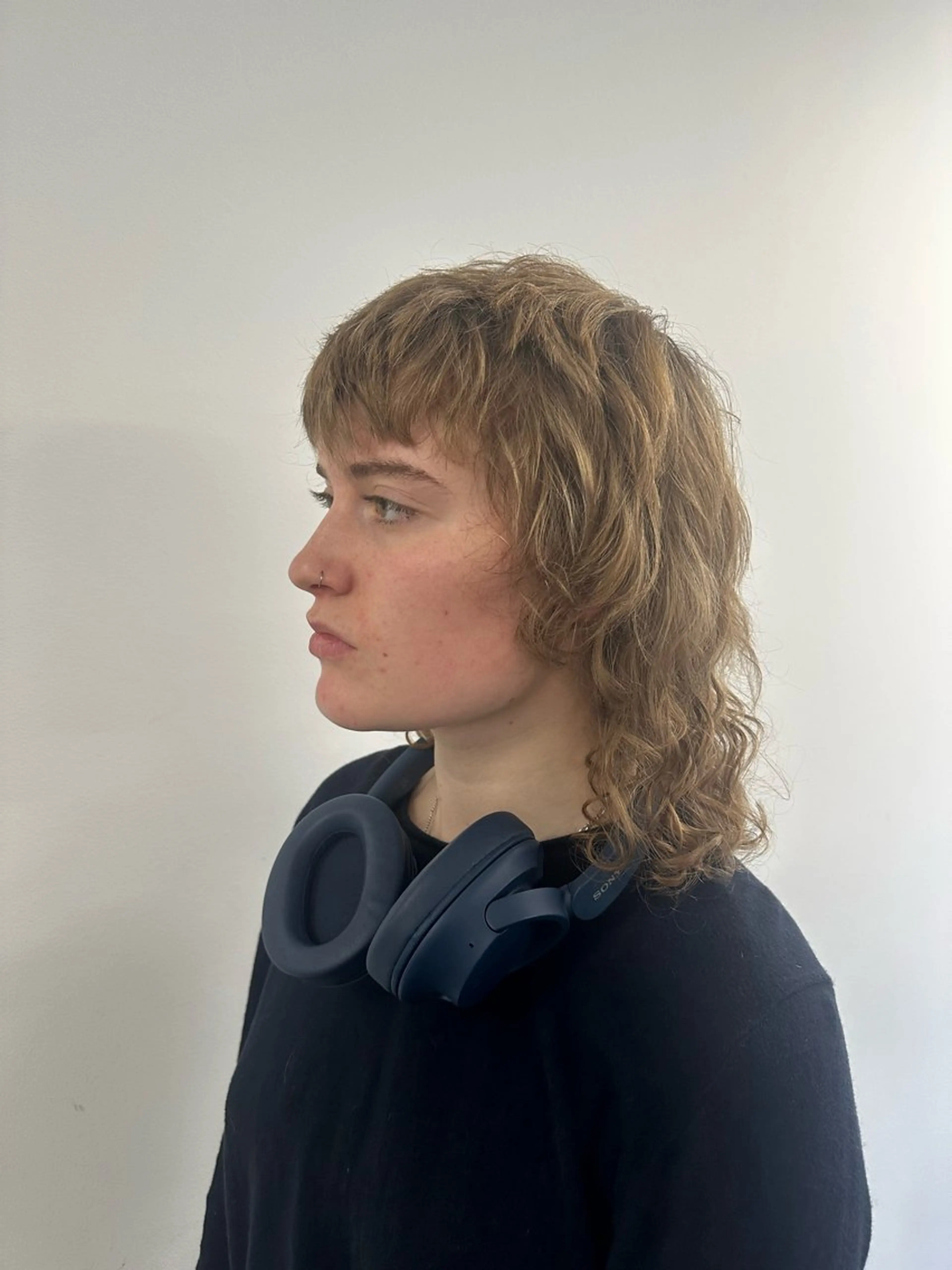 ミディアム タイトボブ個性派カラ ーAKANEのヘアスタイル