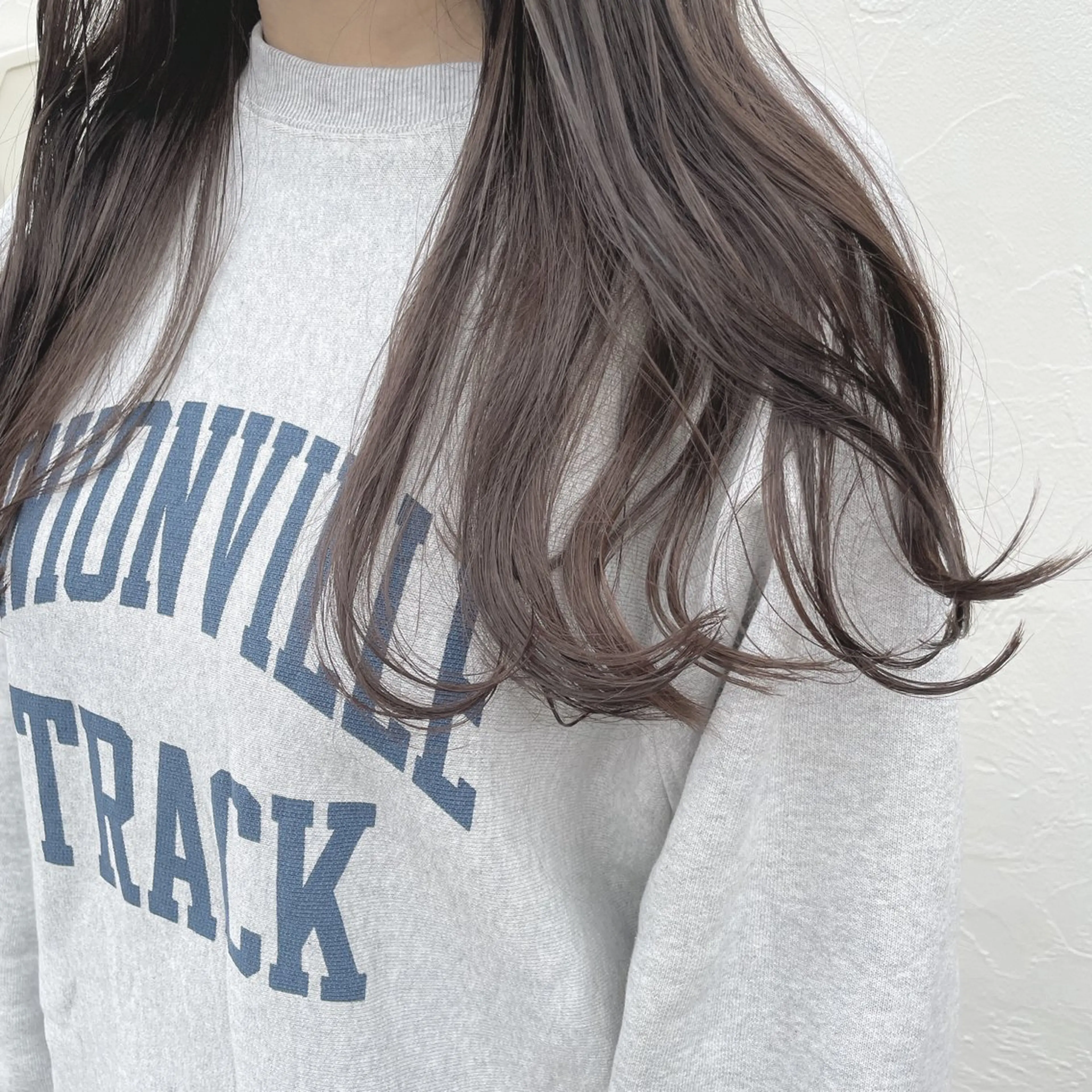 ロング カラー パーマ ヘアアレンジ グレージュ 顔まわりレイヤー 顔周りカット レイヤーカット ロング カット ヘアカラー トリートメント ヘッドスパ 【ツヤ髪美容師】 ツダケイスケのヘアスタイル