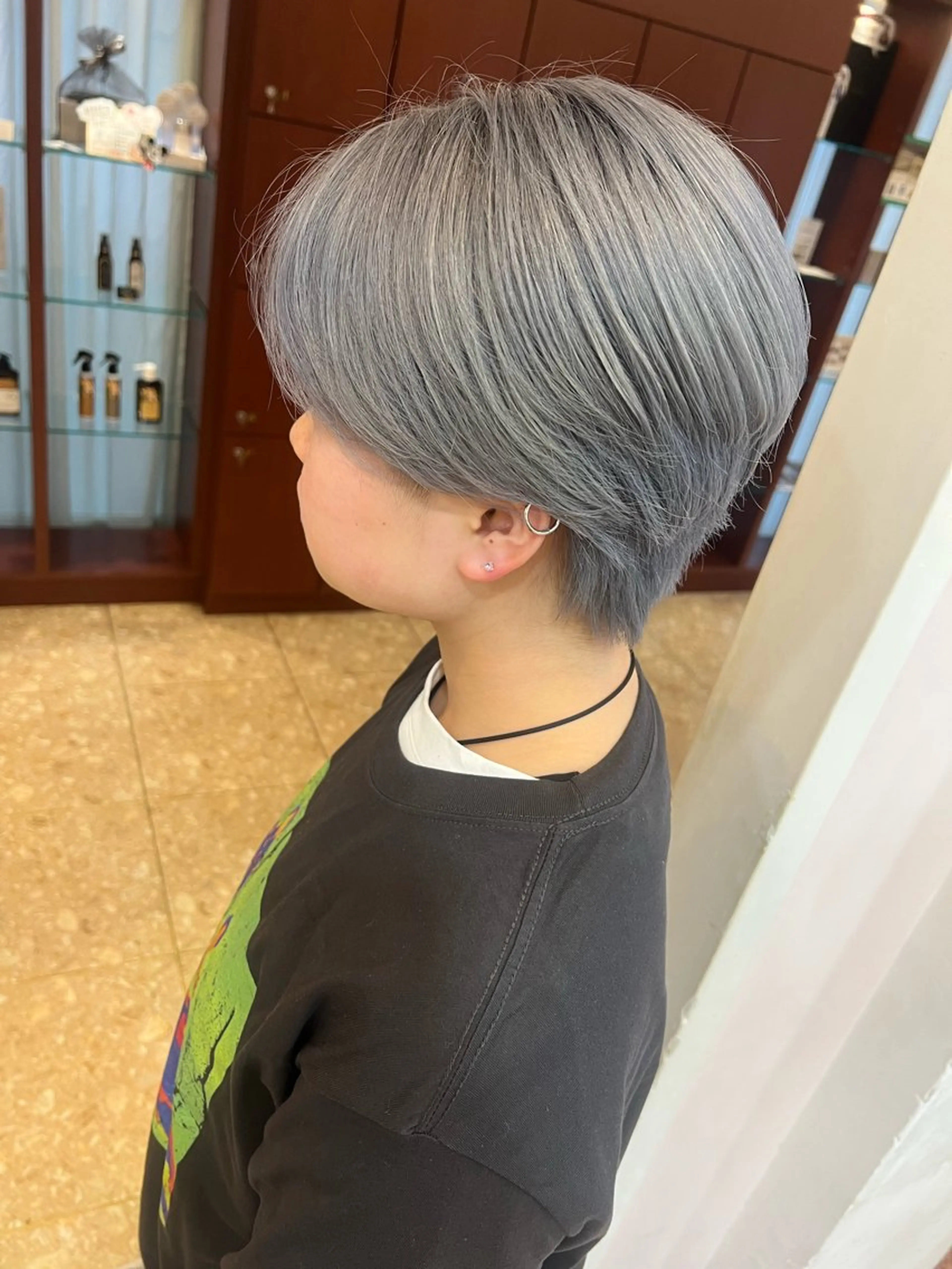 ショート カラー シルバー ブランシェ小幡駅前店 森樹のヘアスタイル