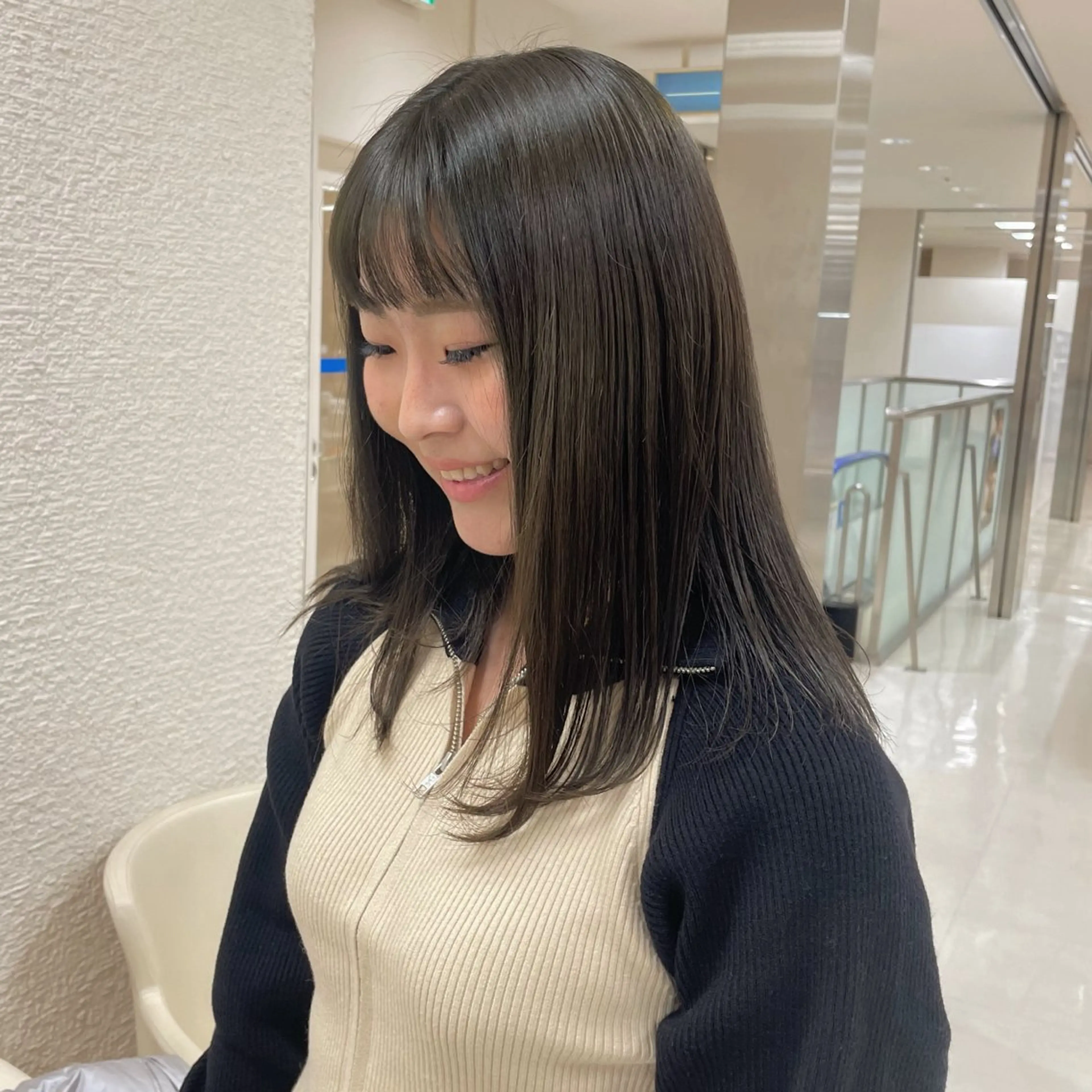 セミロング カラー 透明感ベージュ🎀 艶髪/レイヤー/AOのヘアスタイル