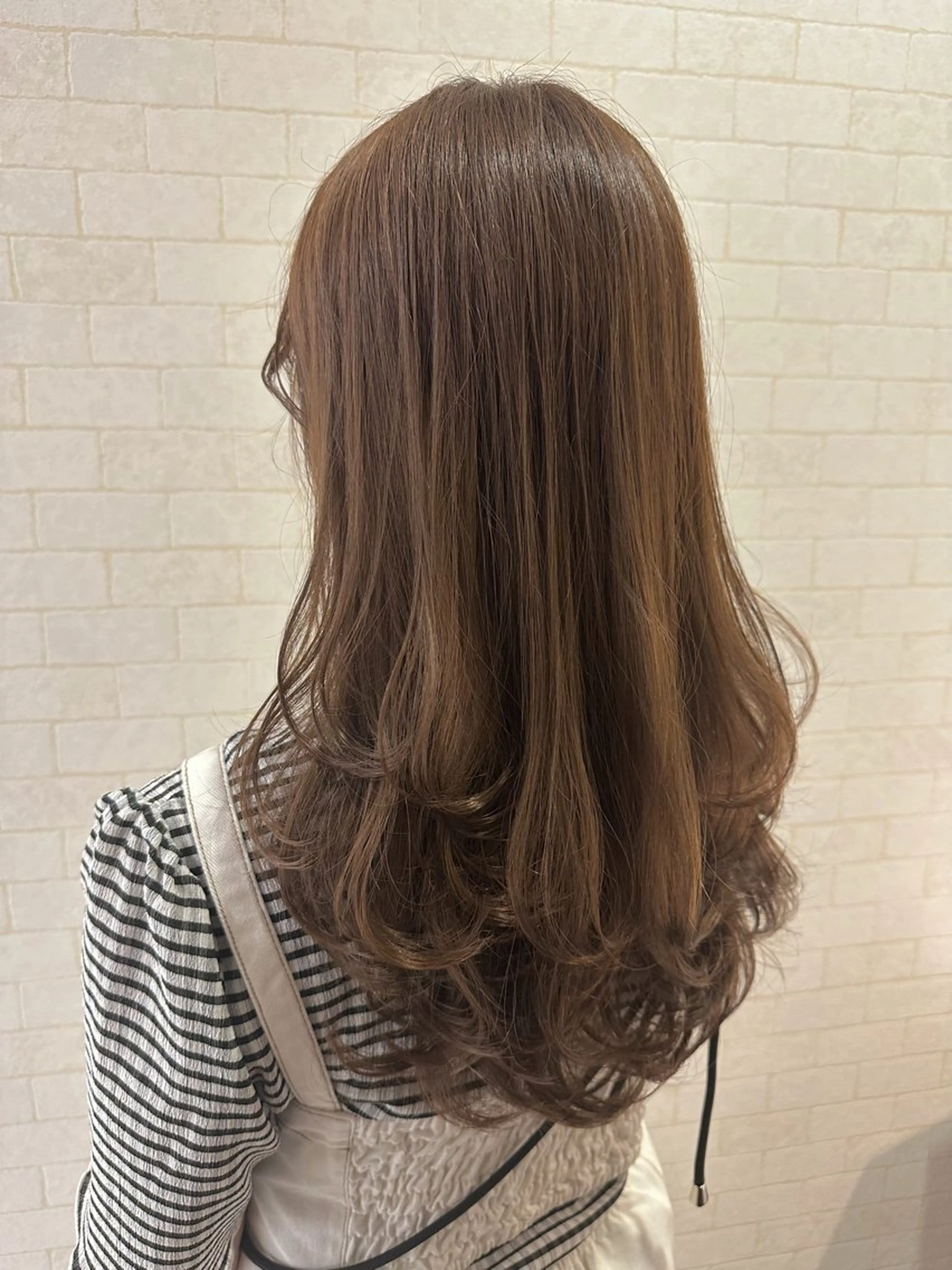 ロング カラー ブリーチ 透明感カラー ダブルカラー ブリーチなしカラー 顔まわりレイヤー 大人レイヤー& 透明感カラー💄のヘアスタイル