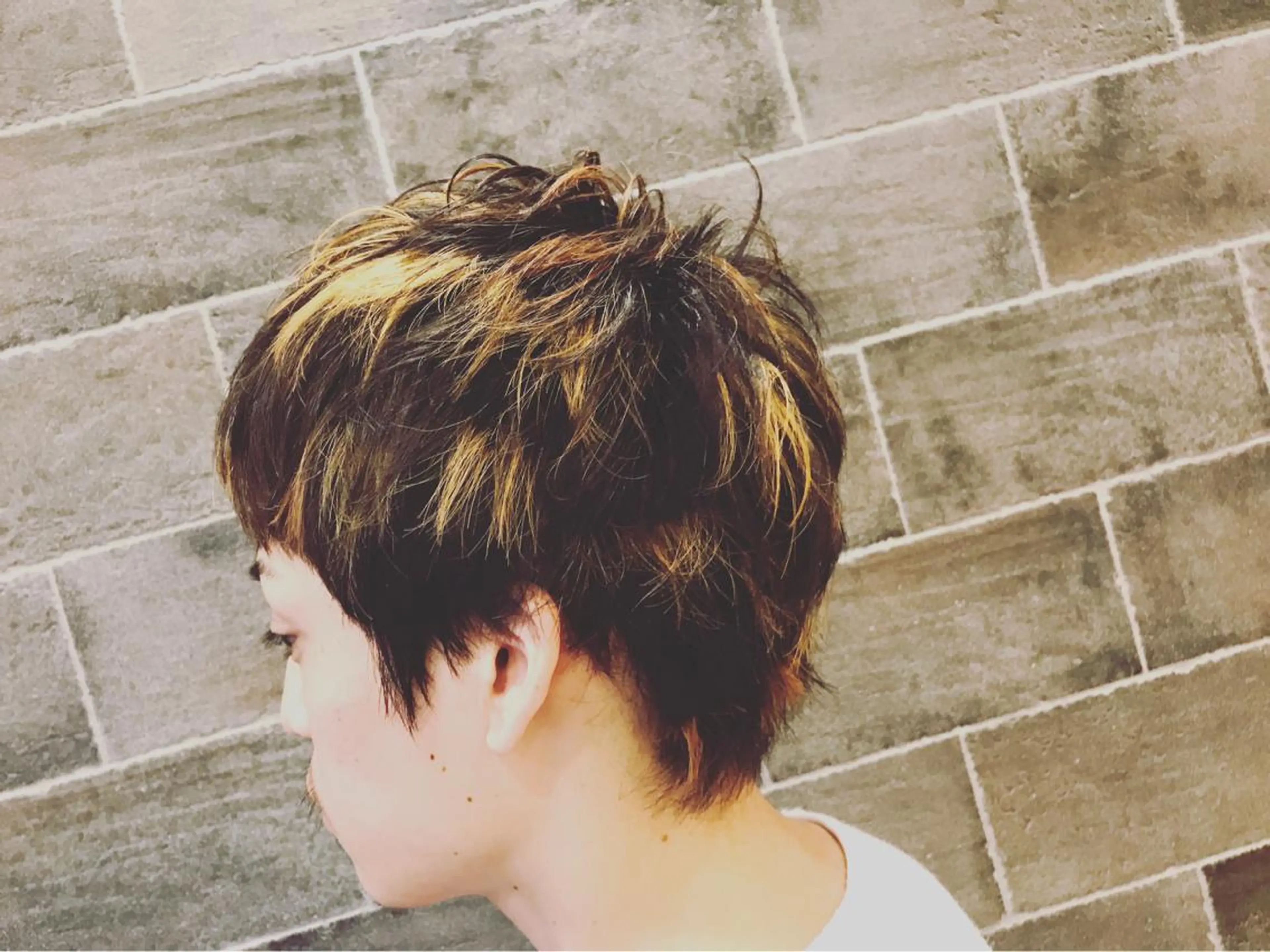 ショート カラー メンズ メンズブリーチ メンズハイライト ブリーチ ハイライトカラー ハイライト 鈴村 大介のヘアスタイル