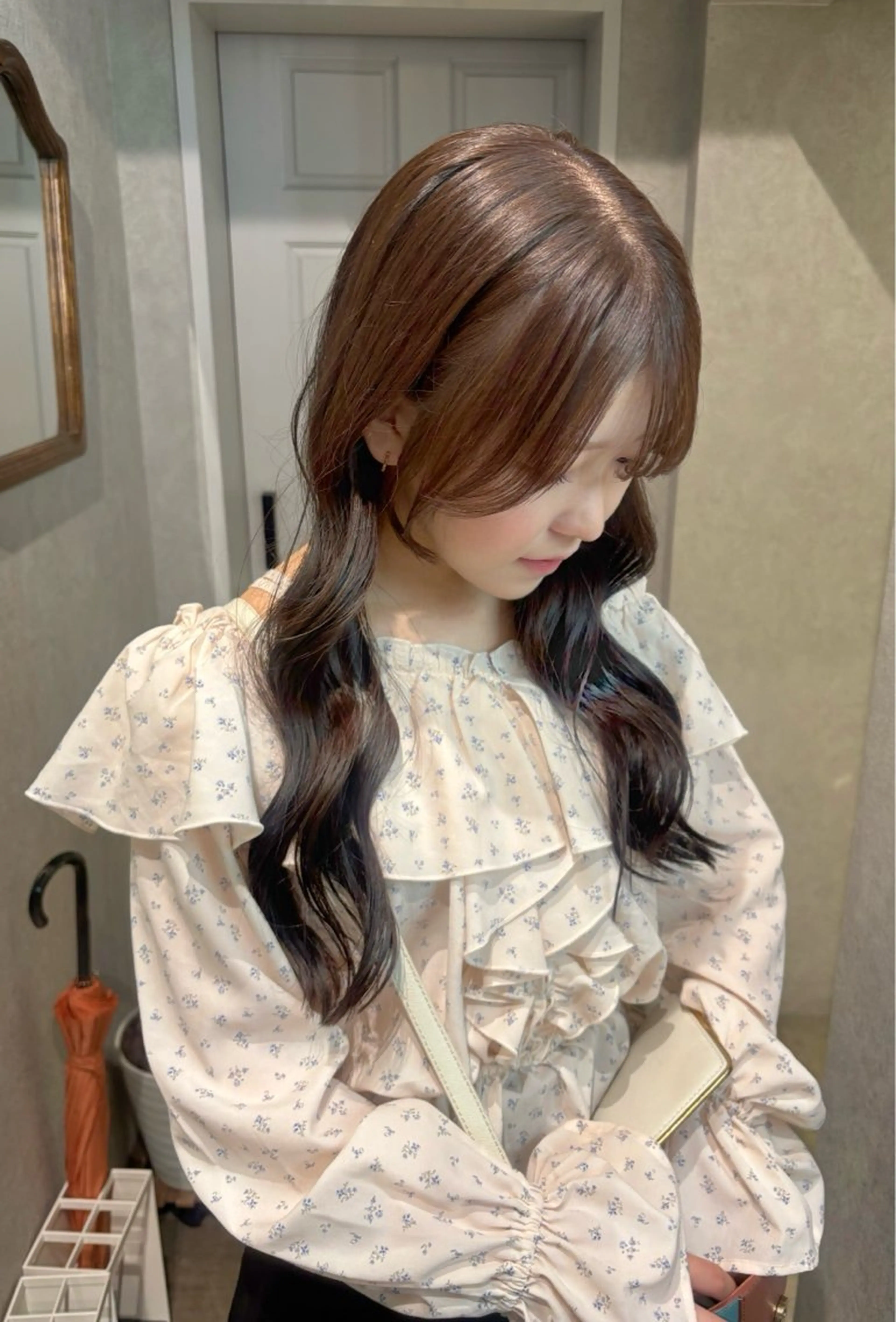 ロング カラー ヘアアレンジ 切りっぱなしボブ ブリーチ ダブルカラー イヤリングカラー ハイライトカラー ヘアカラー iona/ハイトーン /ネイルのネイルデザイン