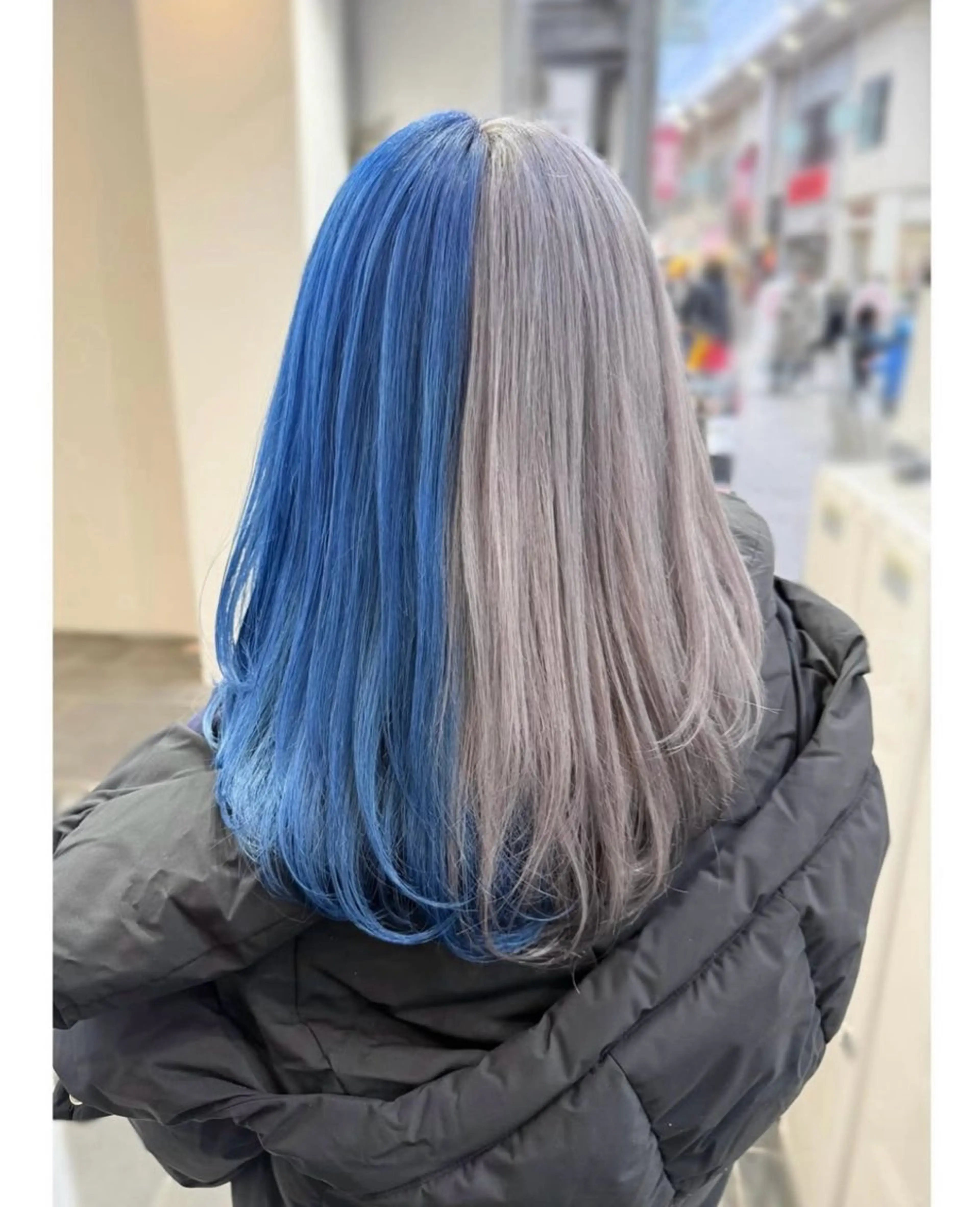 ミディアム カラー ブリーチ ブルーカラー シルバー ヘアカラー TSUNO🦖 派手髪/オタク美容師のヘアスタイル