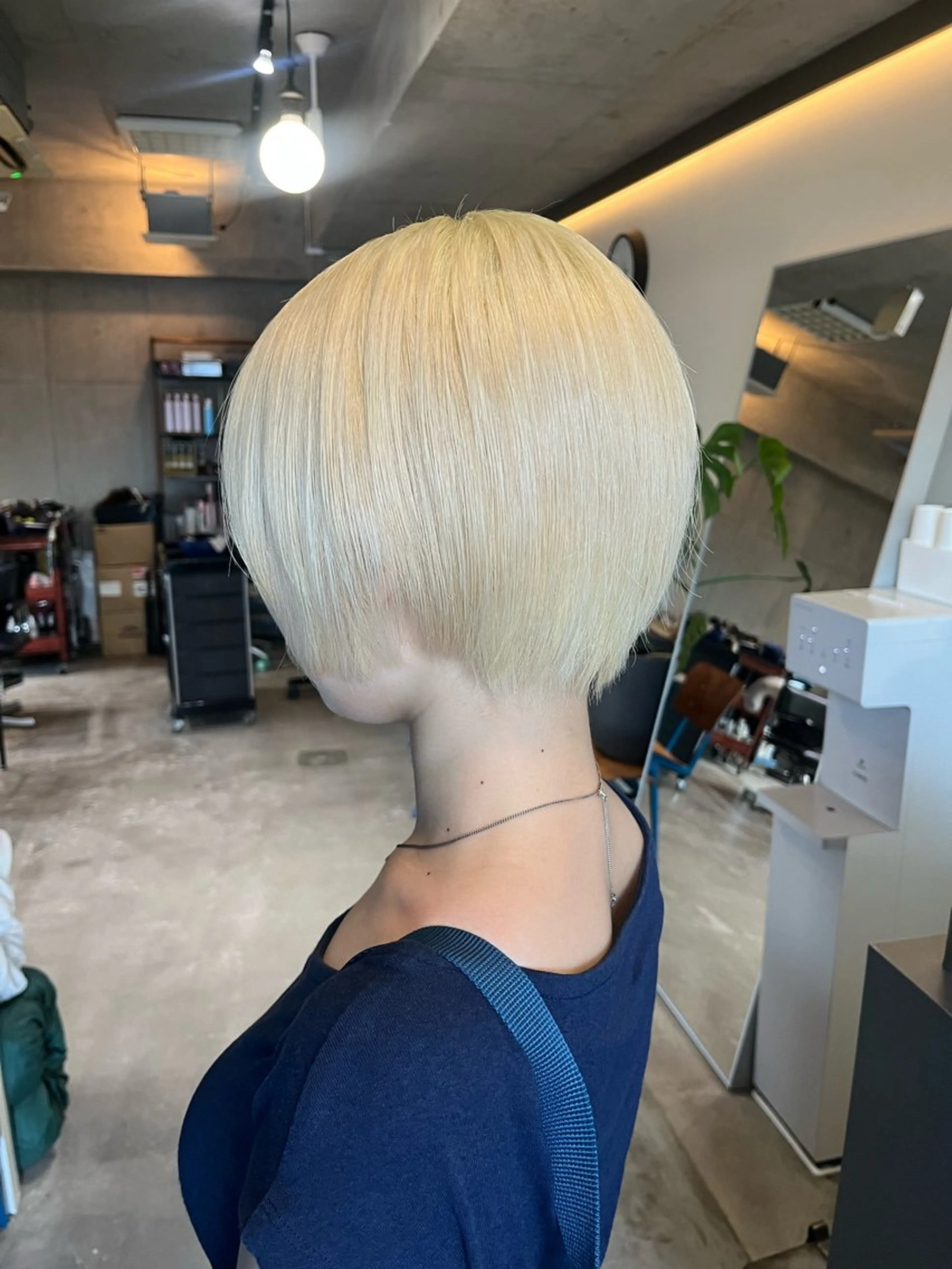 ショート カラー ブリーチ ブロンド ヘアカラー 韓国ボブ/ハッシュ カットKIRAのヘアスタイル