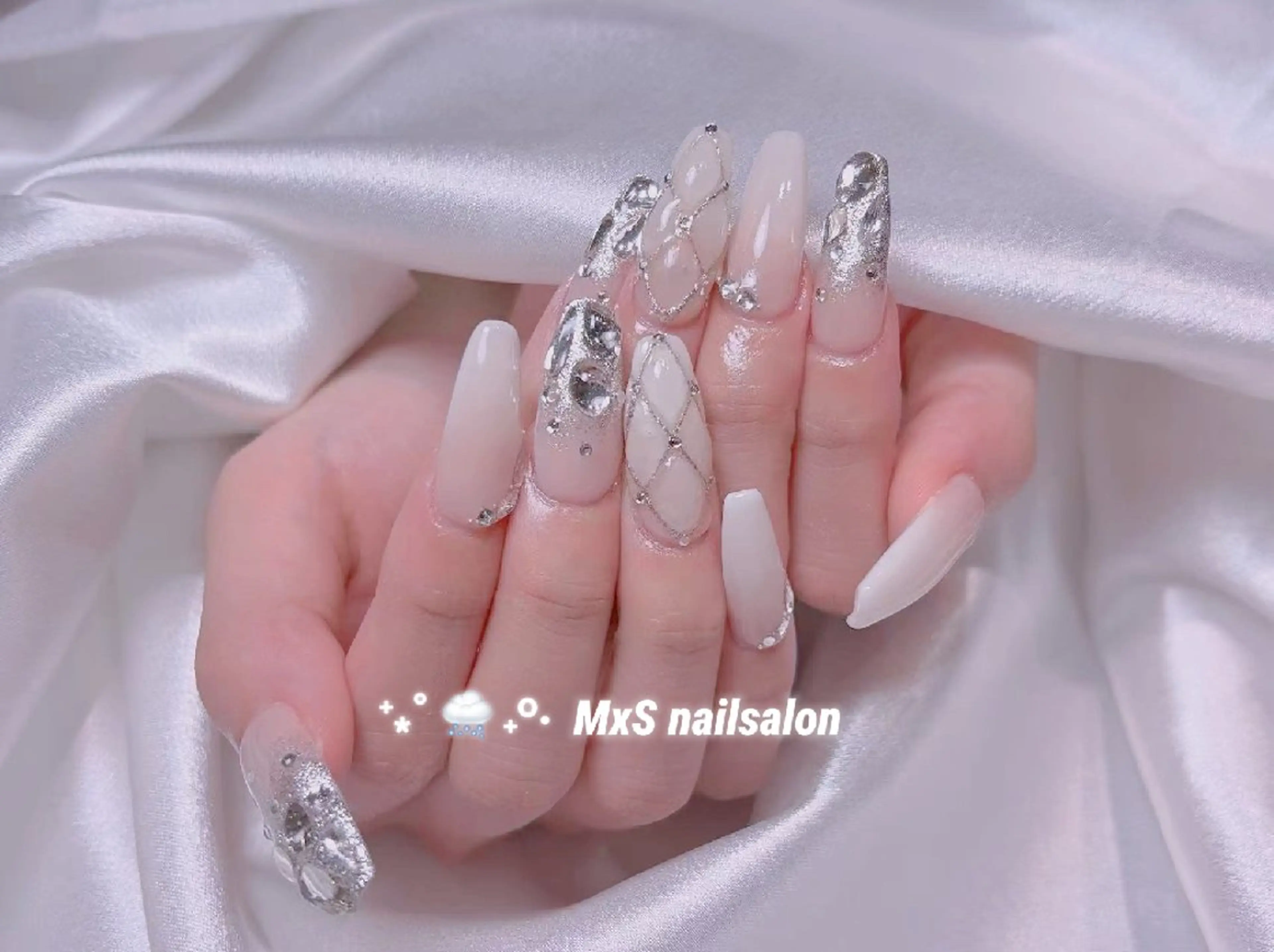 ネイル ジェルネイル 韓国ネイル マグネットネイル パラジェル ワンホンネイル ハンドネイル MxS Nail 【長さだし/フィルイン/マグネット/ワンホンネイル/韓国ネイル/パラジェル】所属・M×S Nail みなのネイルデザイン