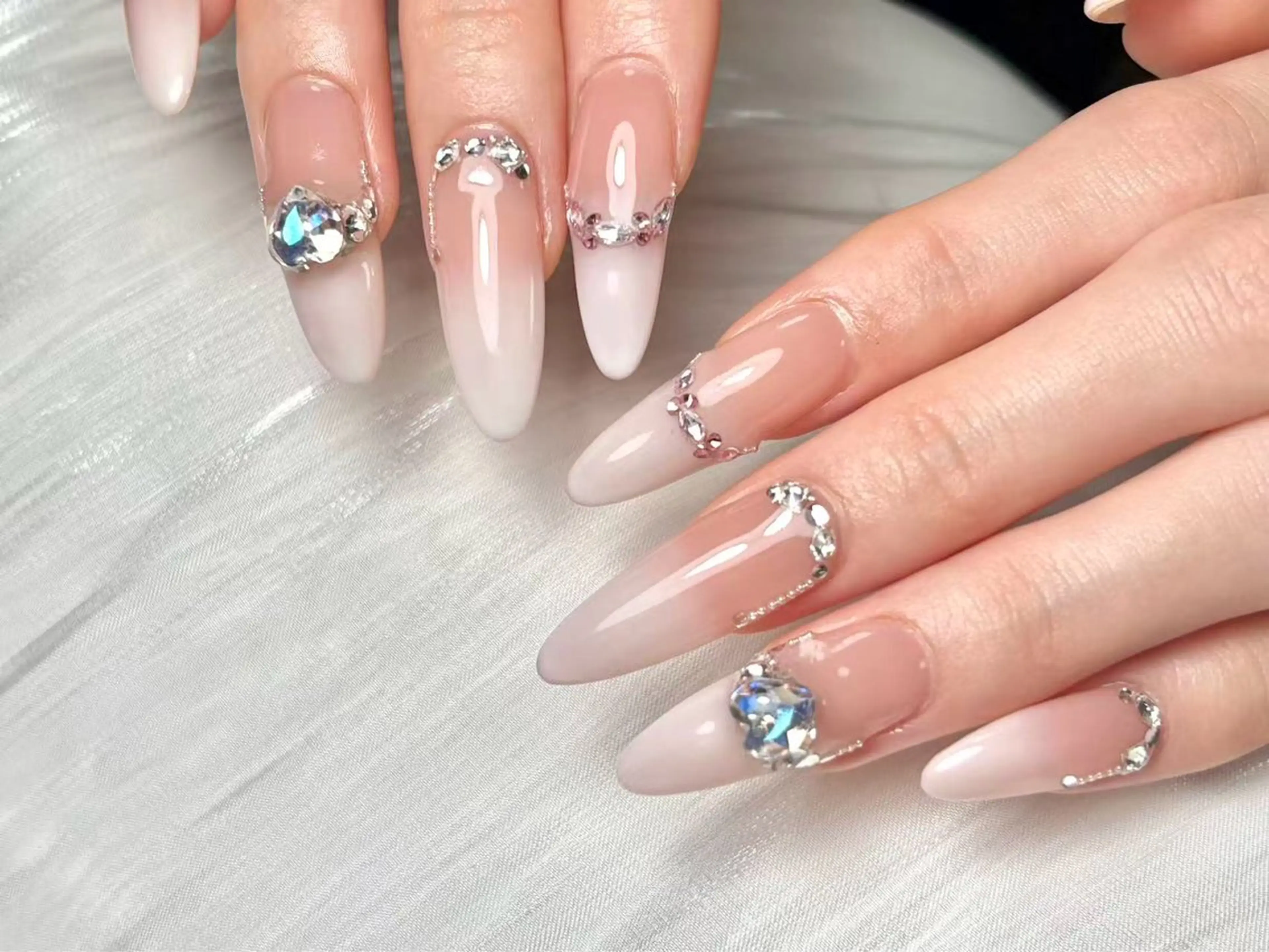 ネイル ハンドネイル ハンドケア 小林 凛のネイルデザイン