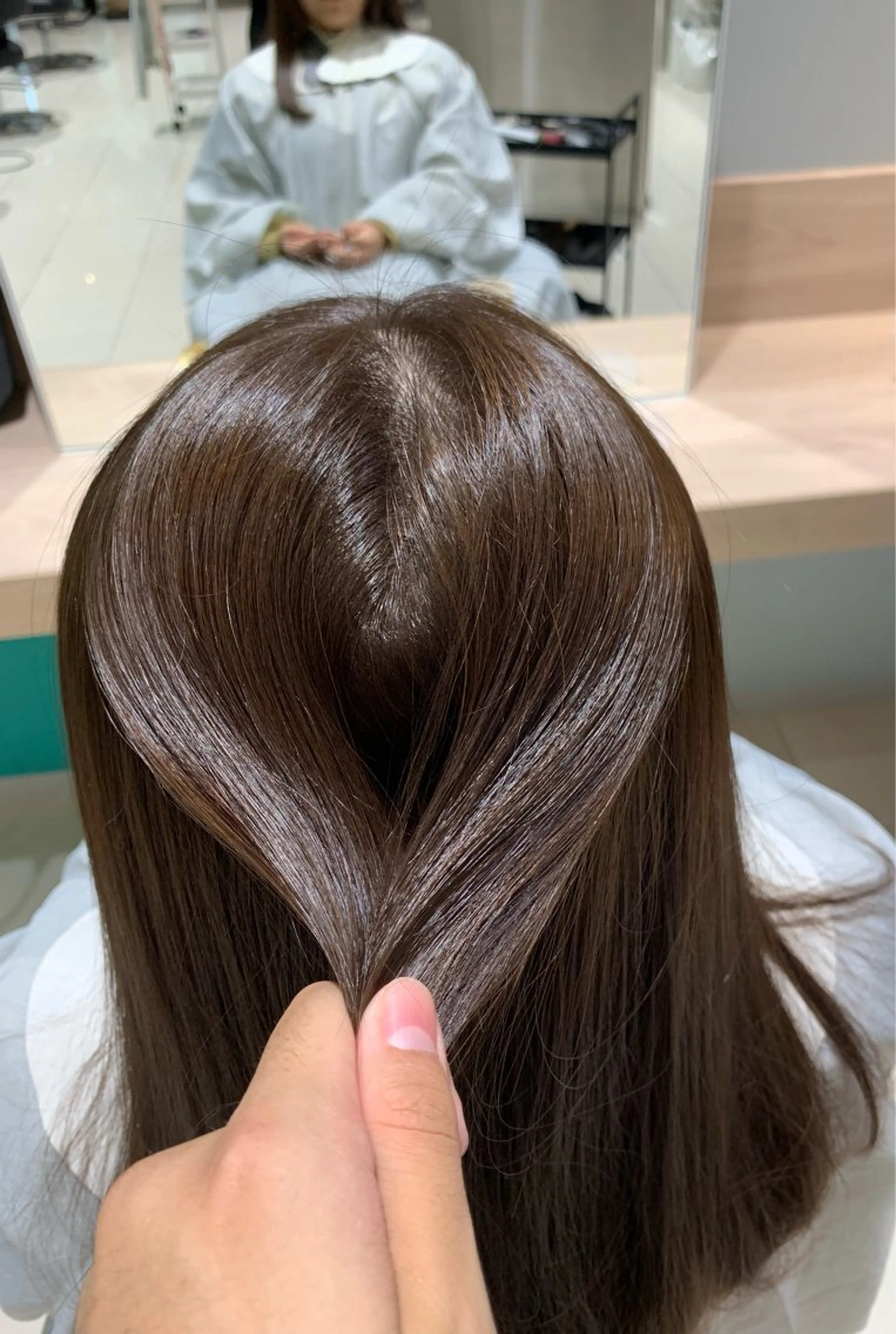 セミロング 髪質改善 レイヤー/韓国風/ 縮毛矯正/沖谷航のヘアスタイル