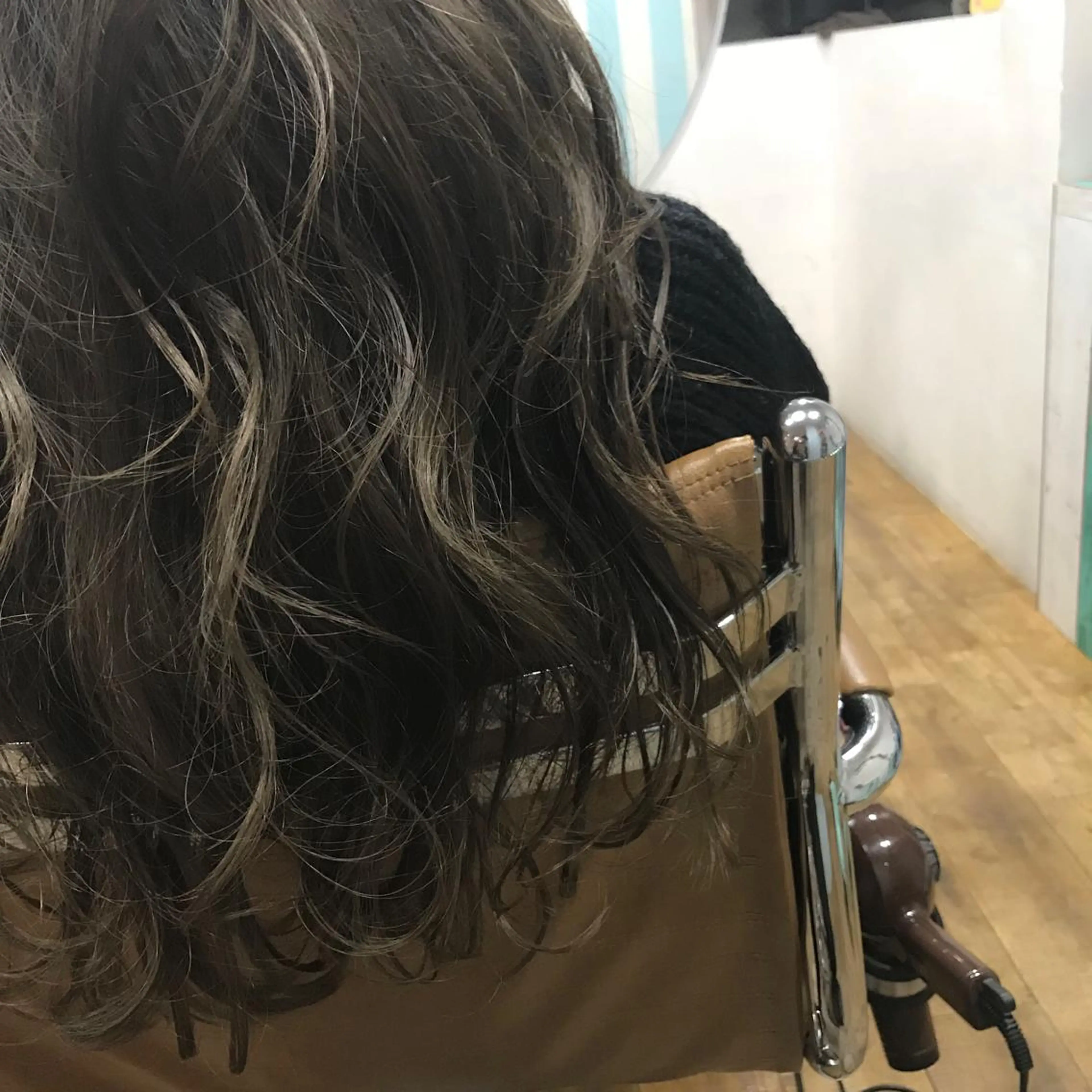 ロング カラー グレージュ ハイライトカラー オリーブグレージュ オリーブグレー ハイライト 髪質改善🌟 TAKERUのヘアスタイル