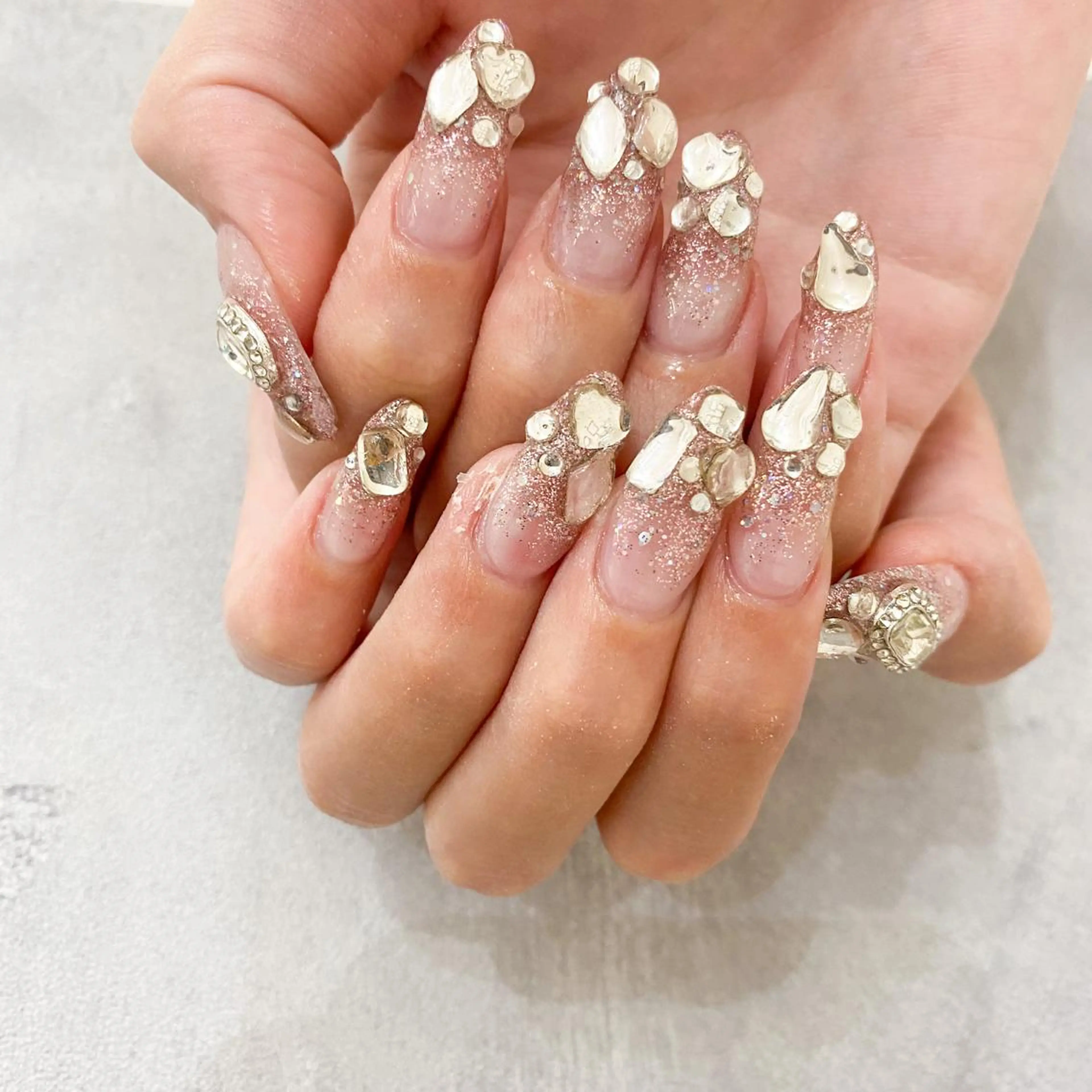 ネイル ゴテゴテ💙ワンホン リオナのネイルデザイン