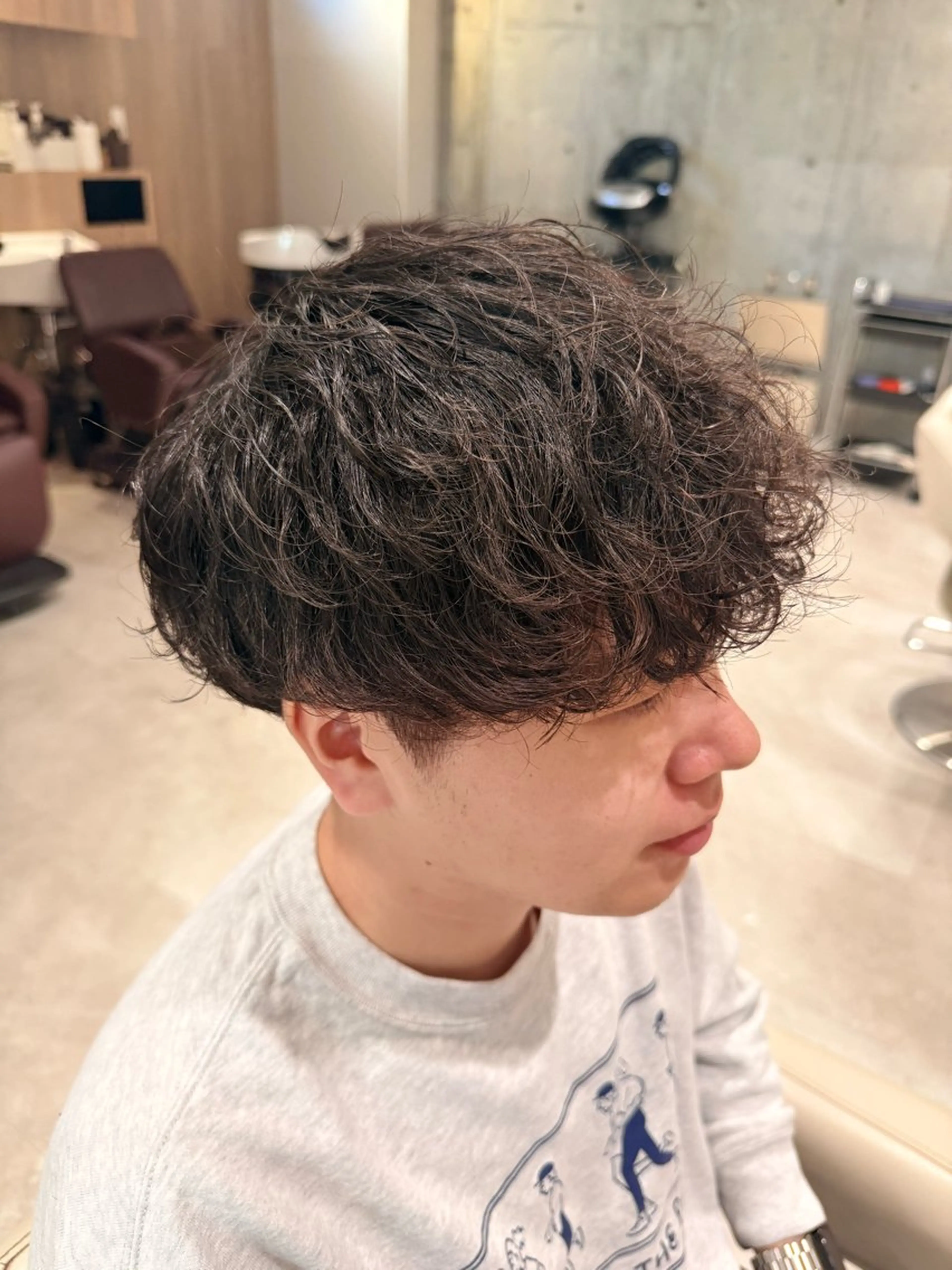 パーマ メンズ メンズパーマ スペインカール 刈り上げ カット パーマ 白髪ぼかしデザイン ハイライト/宮本純登のヘアスタイル