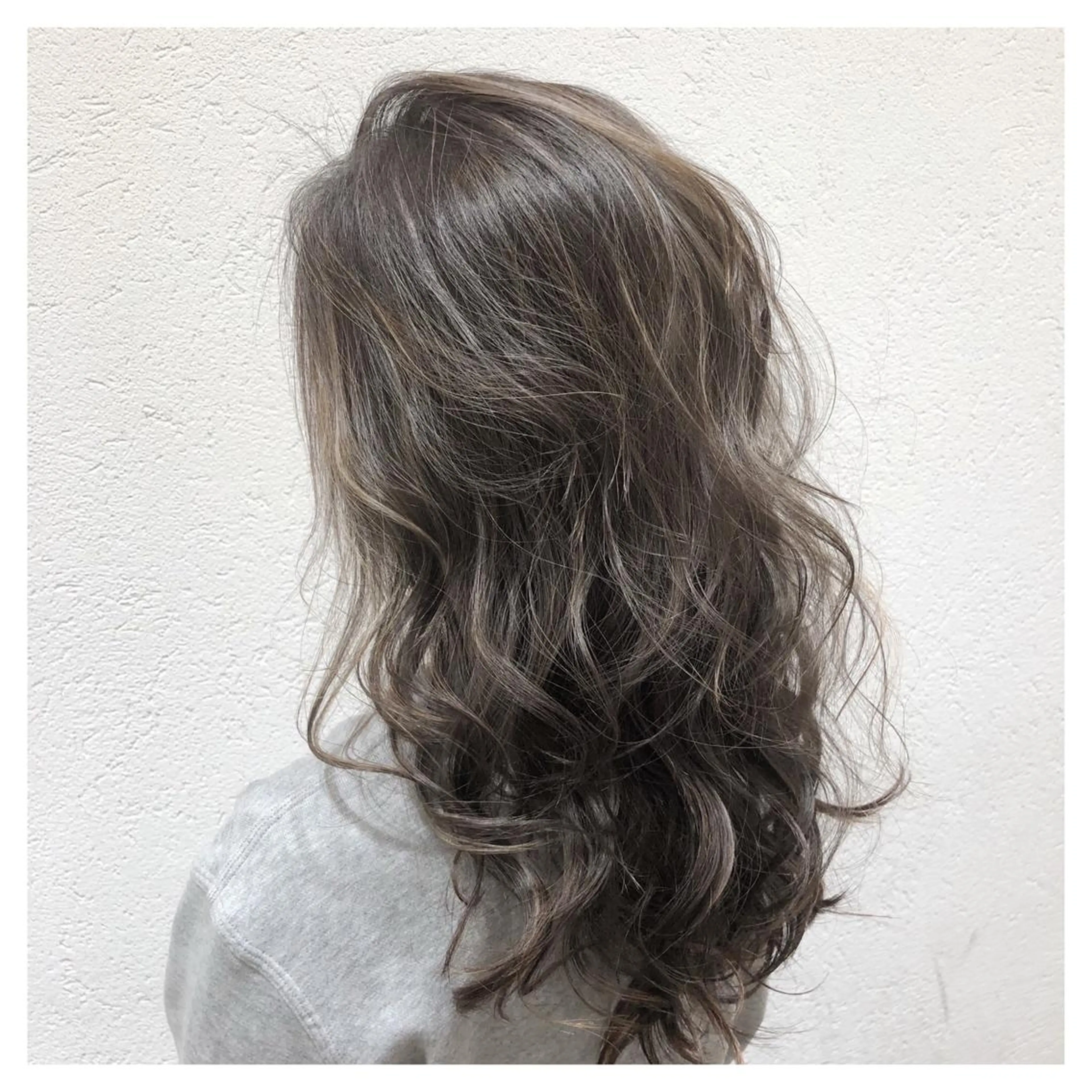 ロング カラー biscohair 髪にドラマを。のヘアスタイル