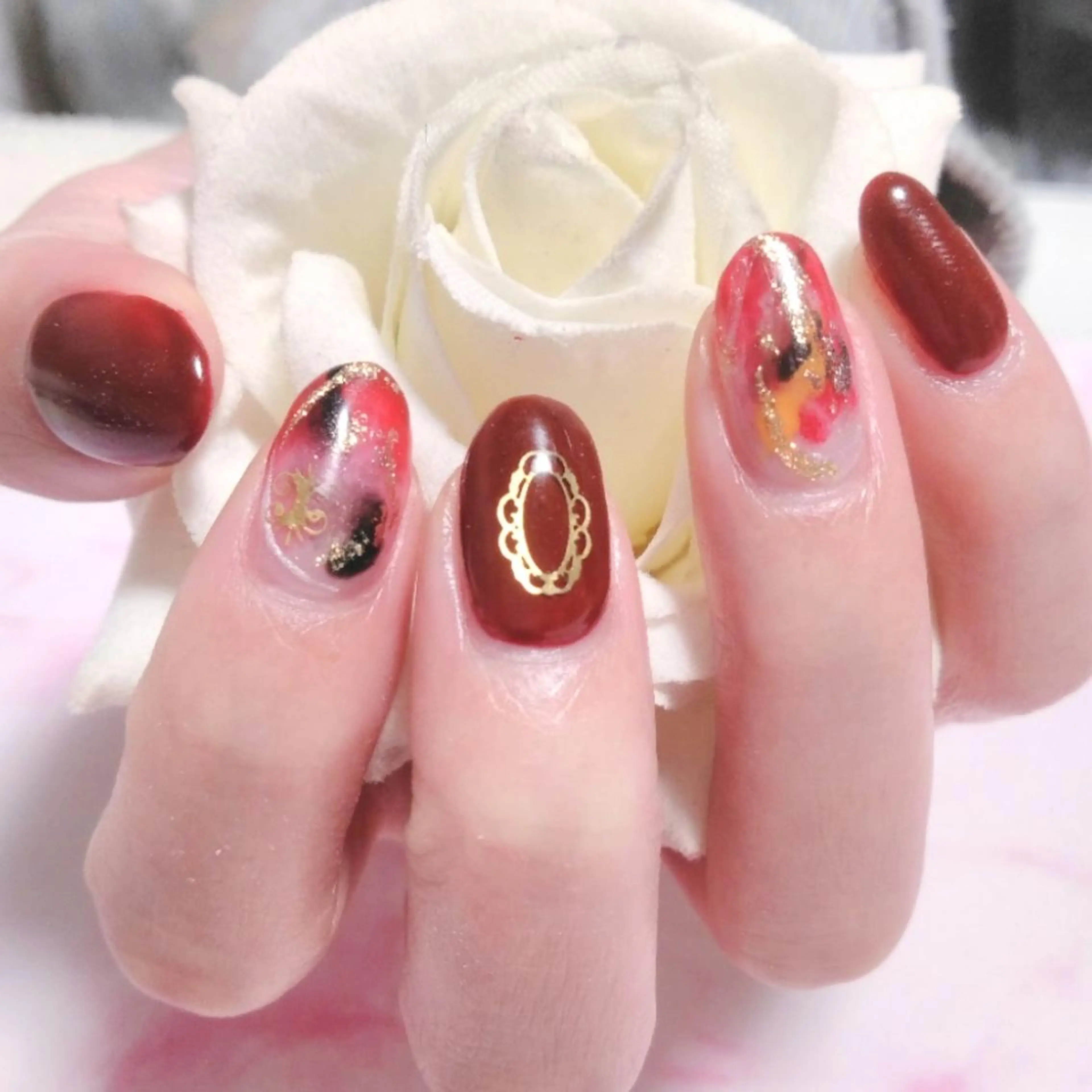 ネイル エステとネイル ローズコンフォートのネイルデザイン