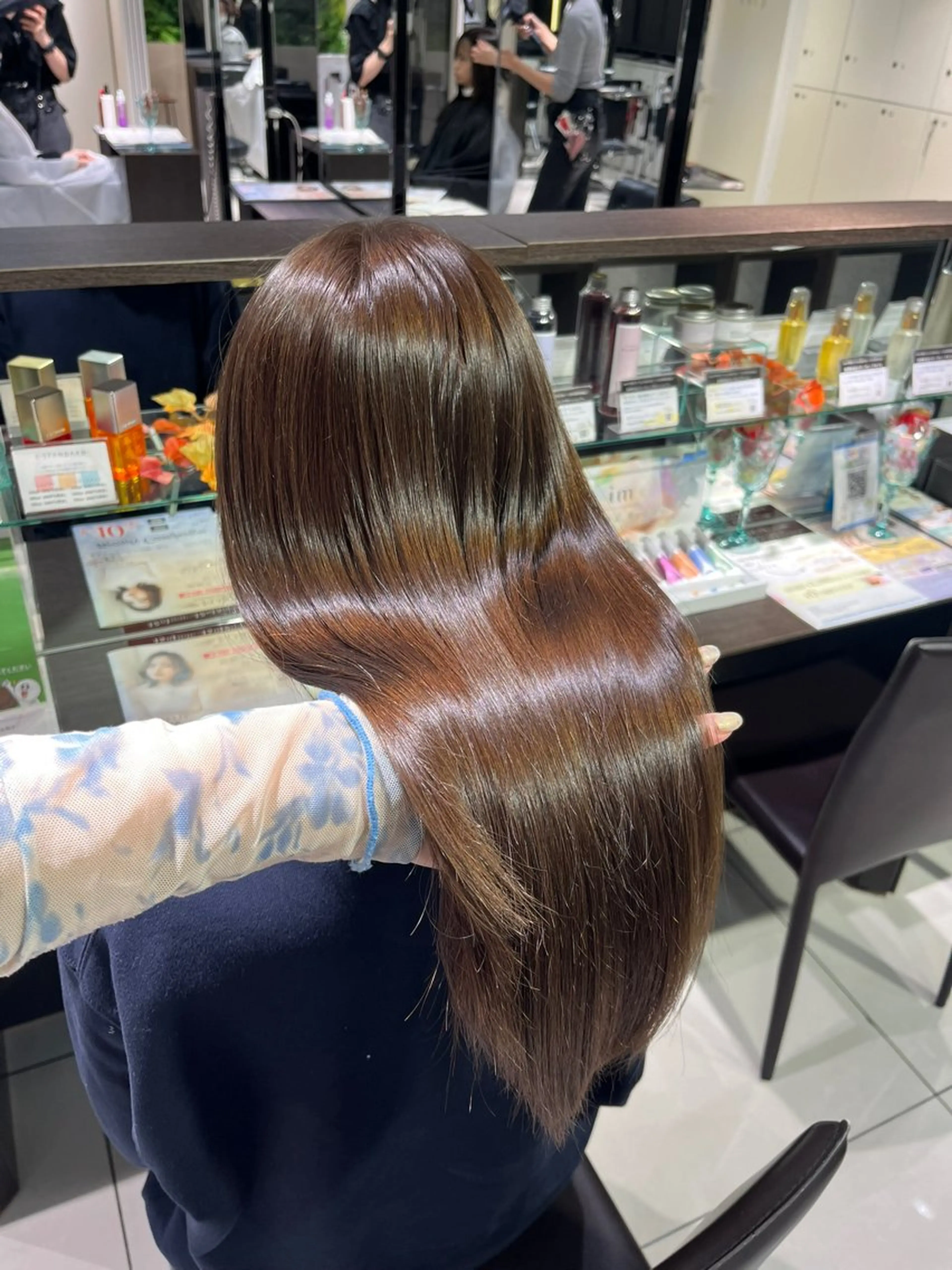 セミロング レイヤー×艶髪🤎. 𝜗𝜚hitomiのヘアスタイル